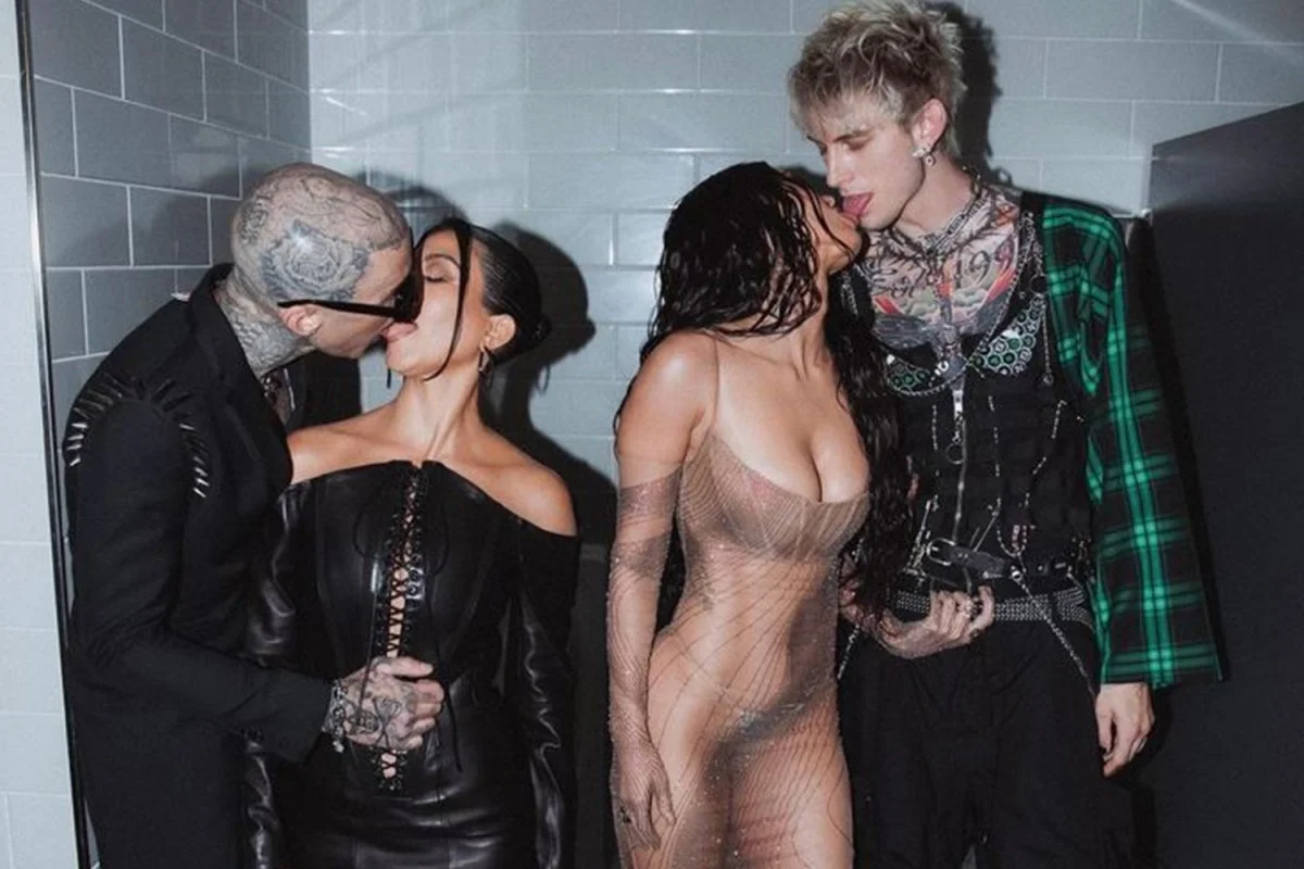 Public Display of Affection: The Dos and Don'ts