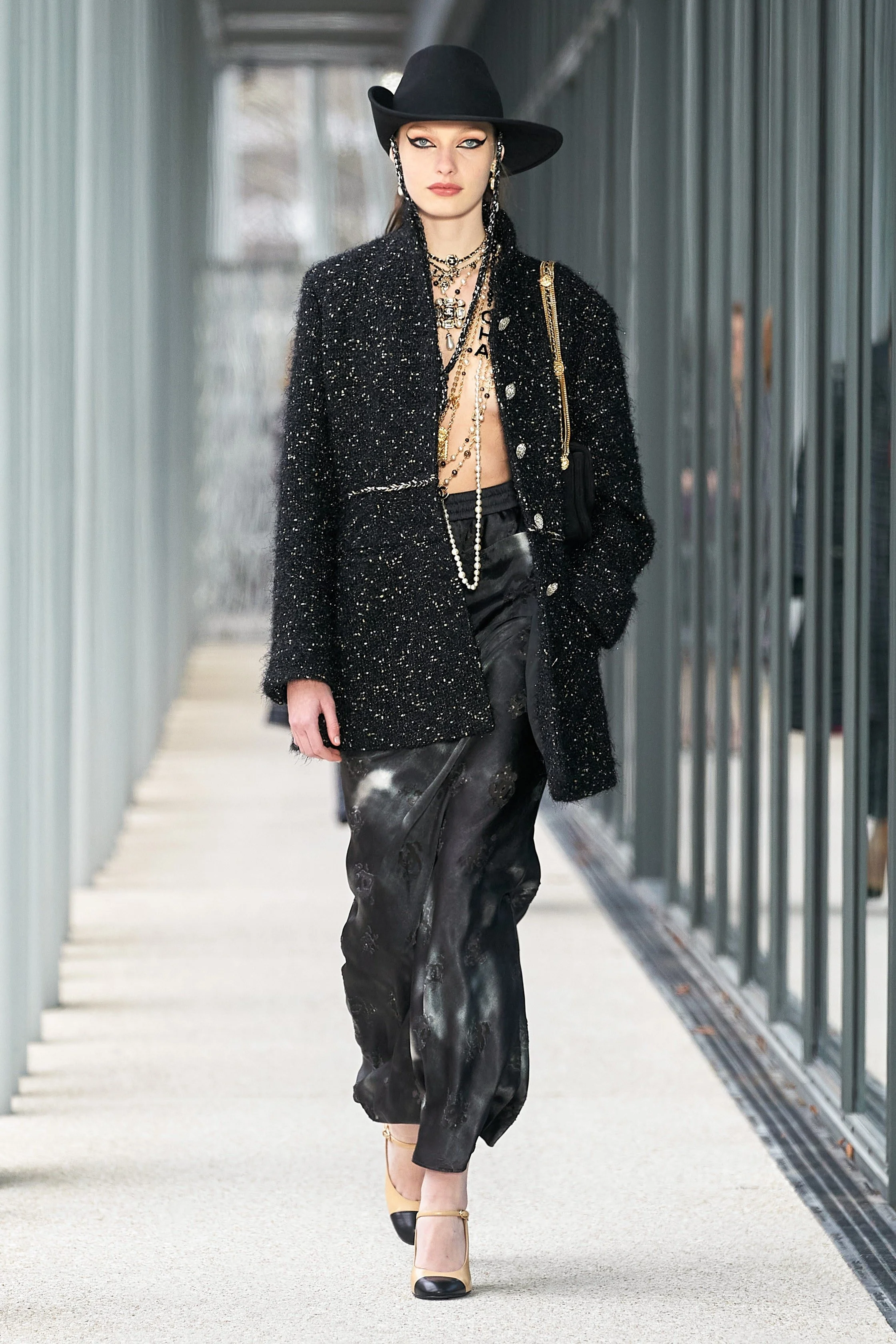 00016-Chanel-Pre-Fall-22-Paris-credit-gorunway.jpeg
