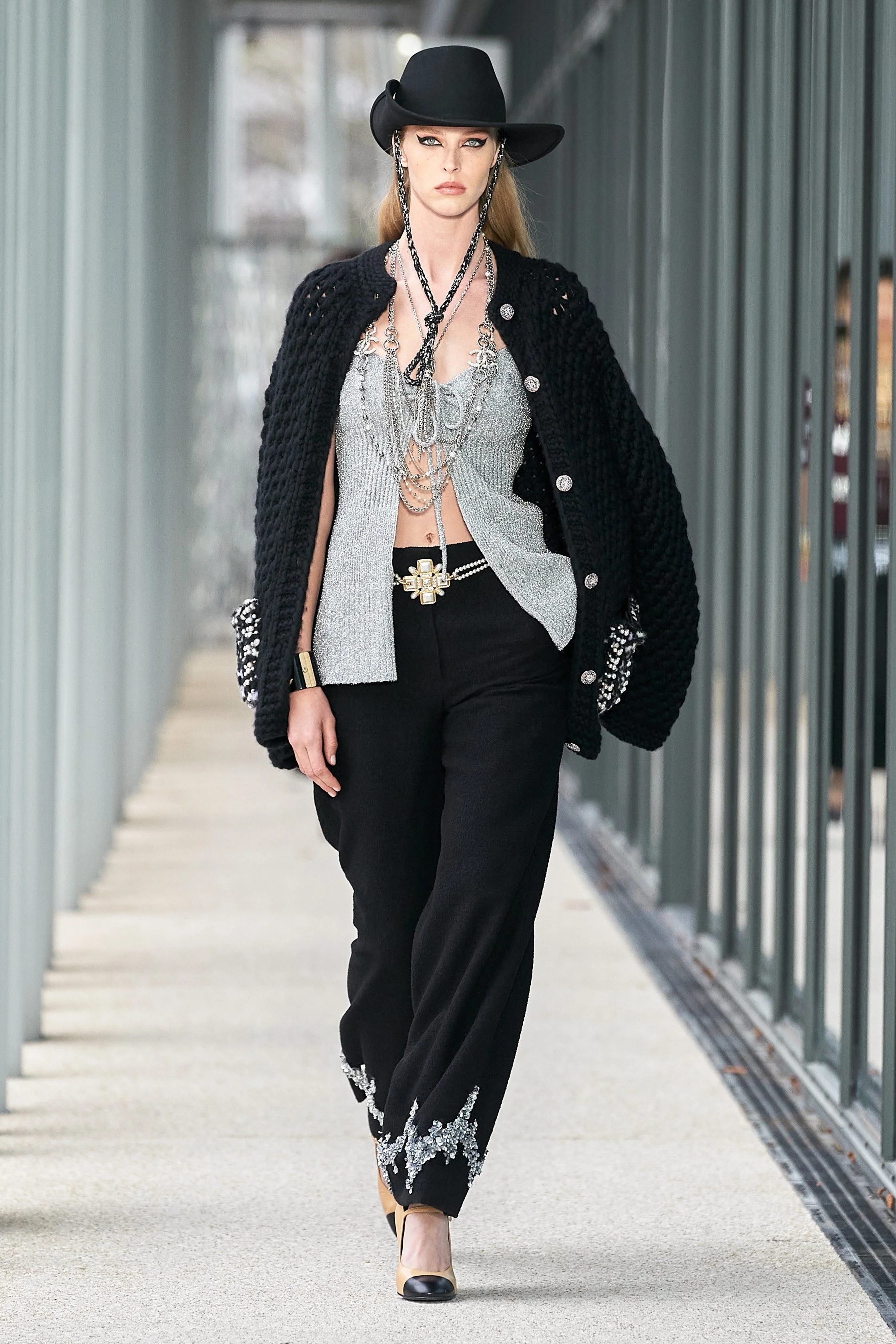 00035-Chanel-Pre-Fall-22-Paris-credit-gorunway.jpeg
