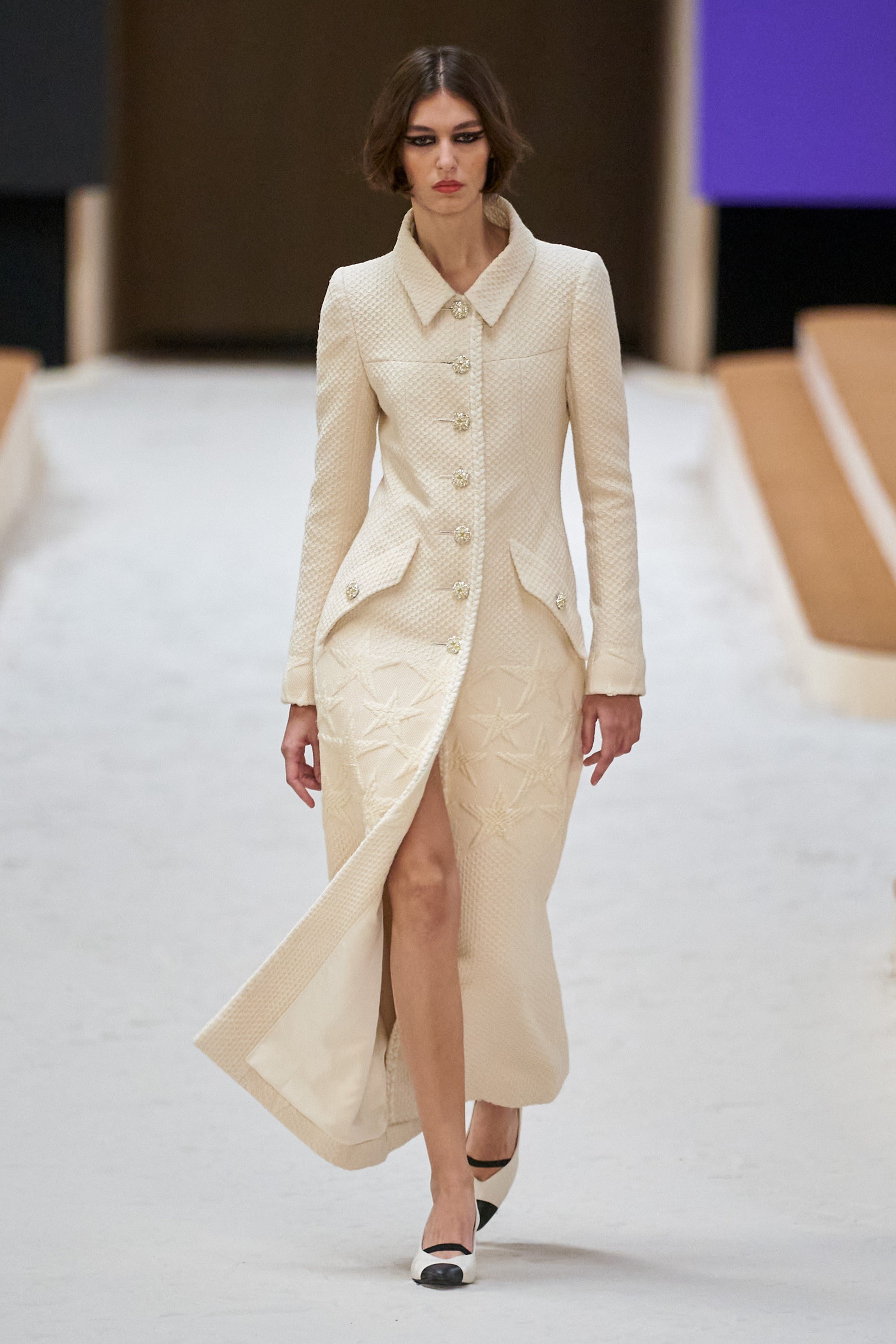 00007-Chanel-Couture-Spring-22-credit-gorunway.jpeg
