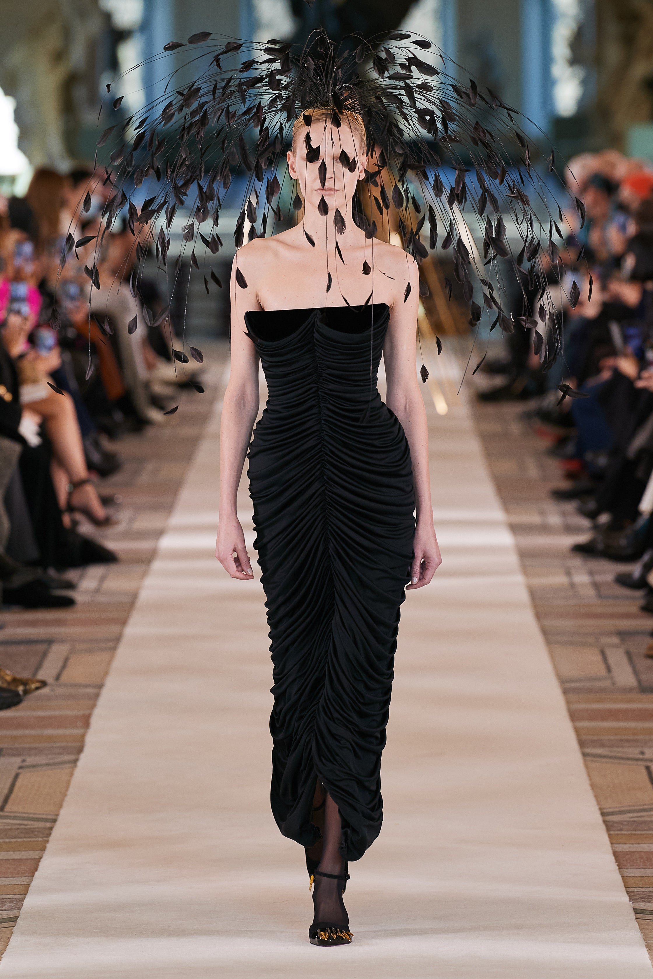 00027-Schiaparelli-Couture-Spring-22-credit-Gorunway.jpeg