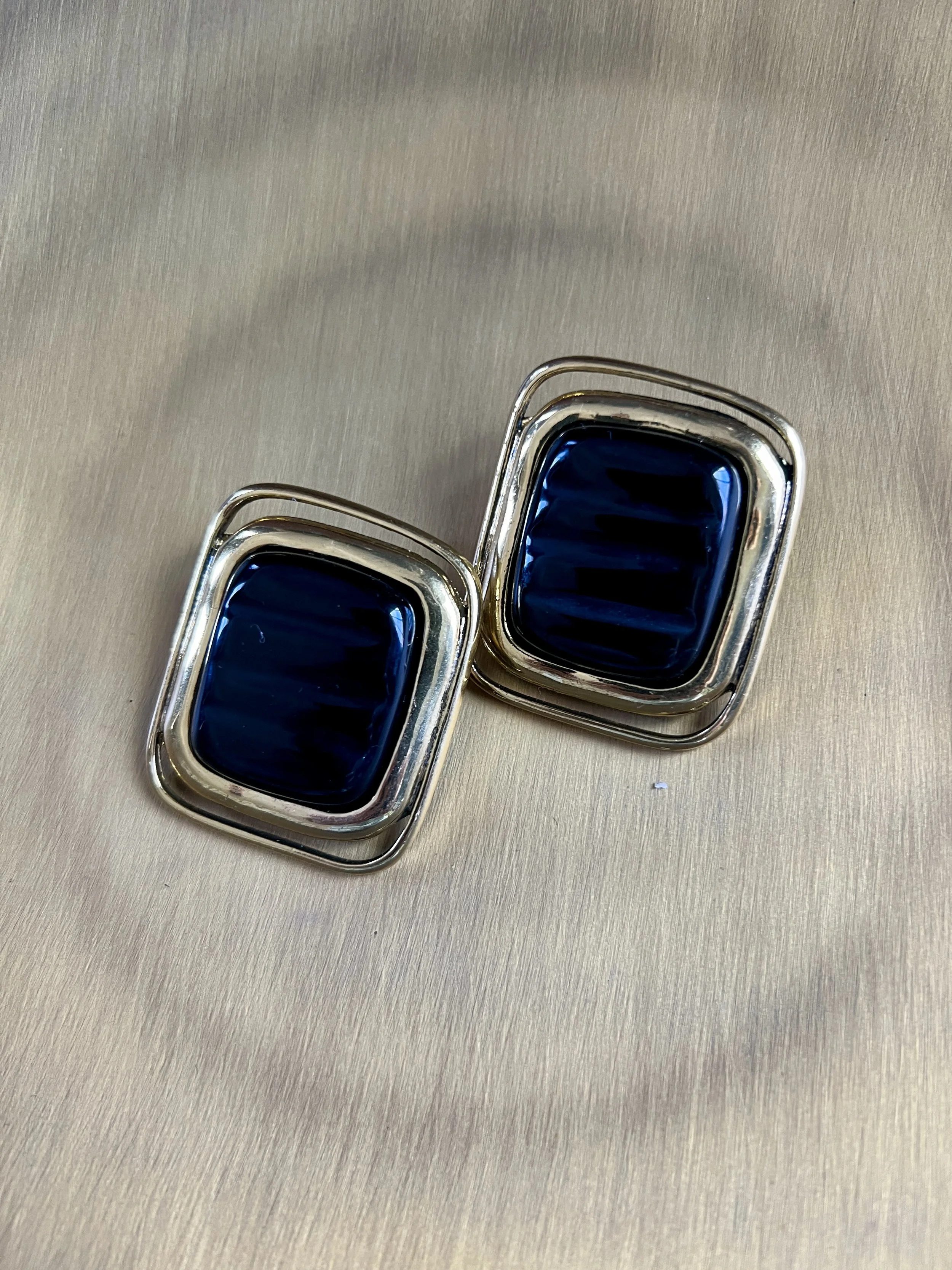 New Vintage square extravagant earrings. Available in two colors.