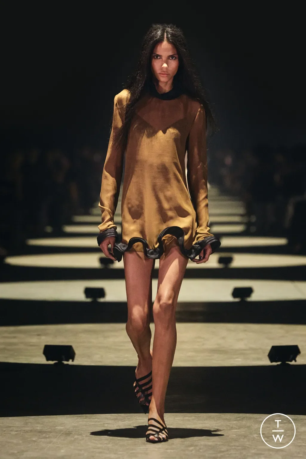khaites27runwayhannatveitelook282x3-c78d4d3f.webp