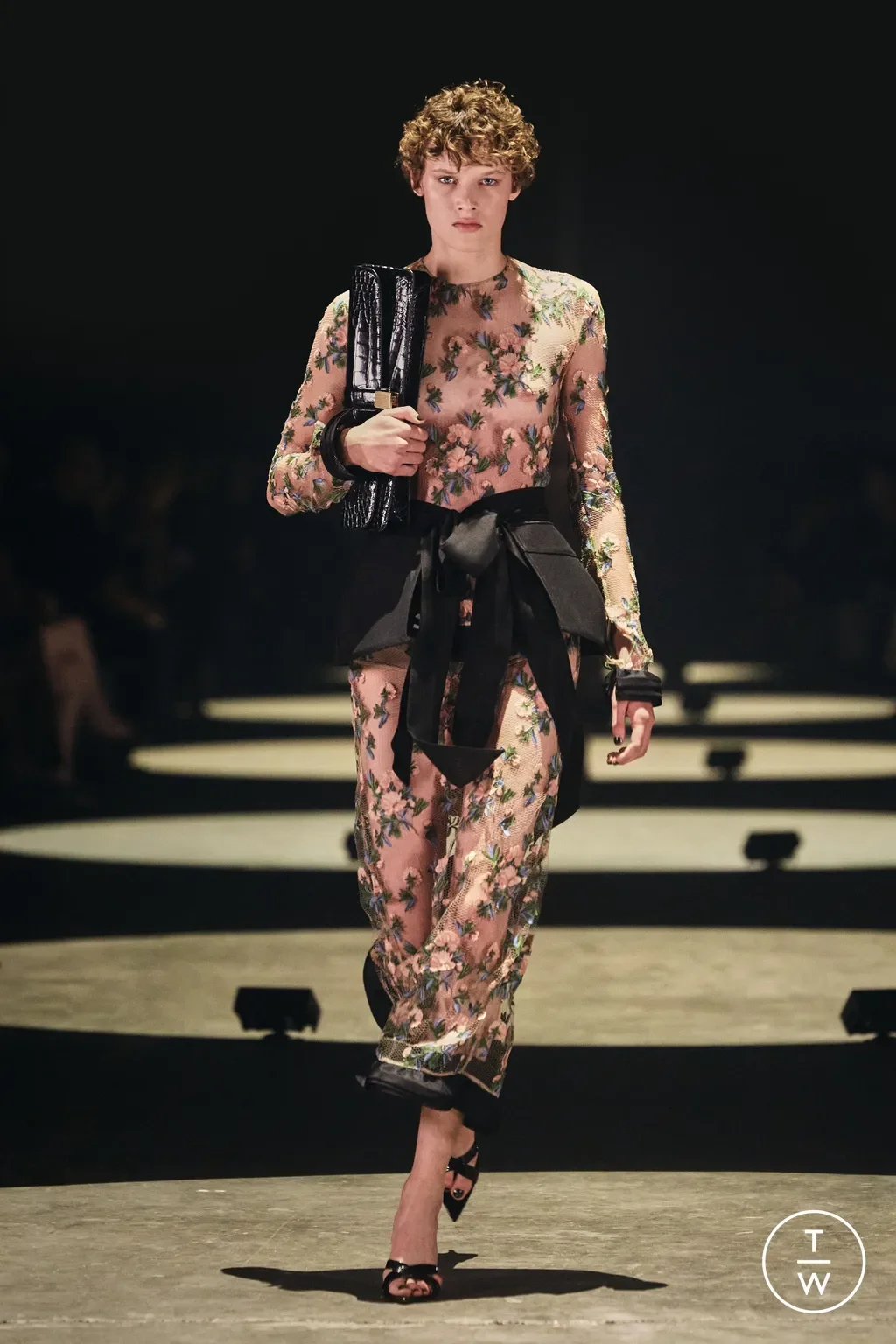 khaites27runwayhannatveitelook462x3-d3e51db1.webp