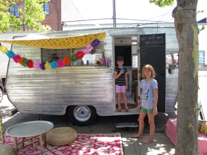  Kid art lounge 