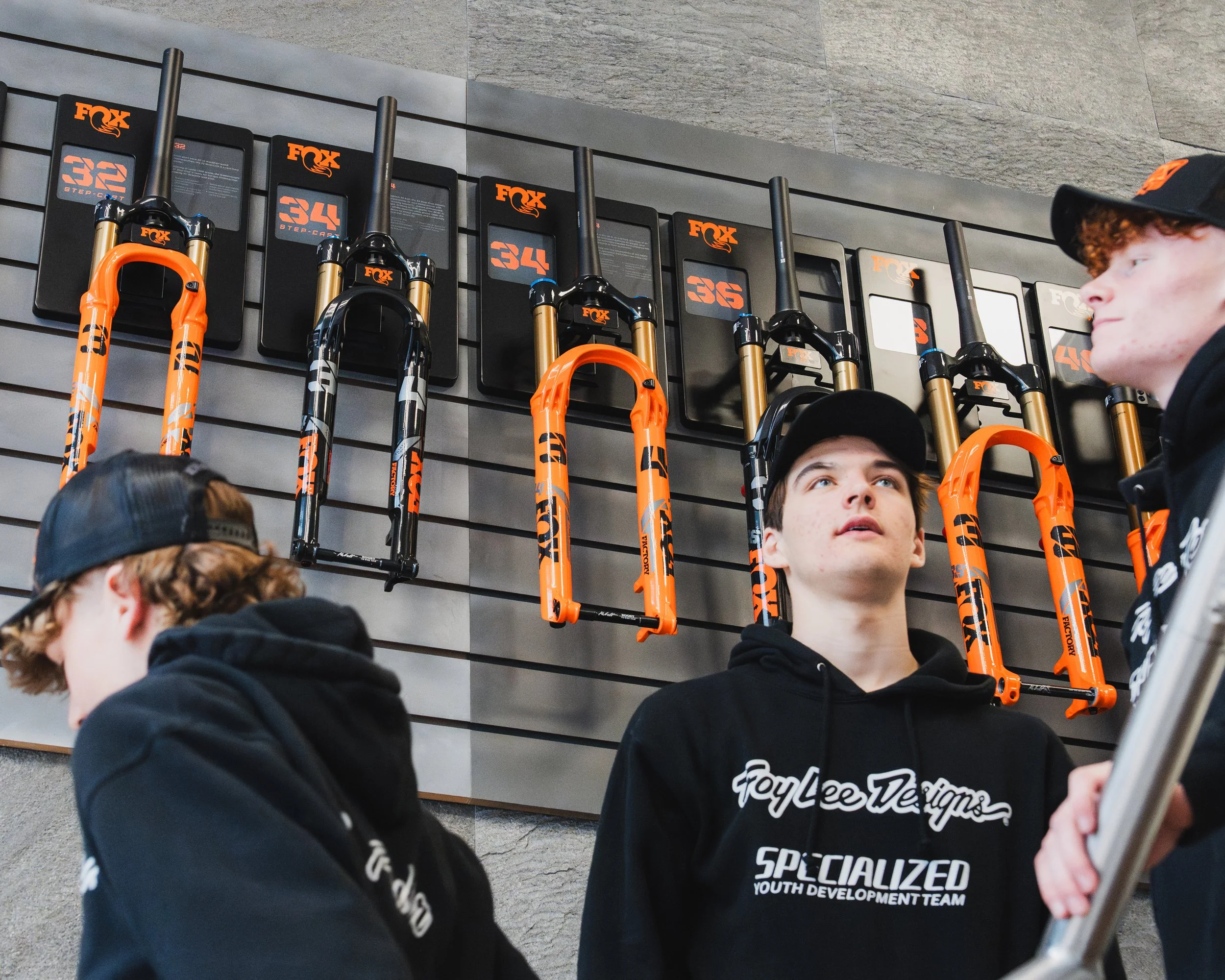 SPECIALIZED YOUTH TEAM FOX HQ 23-10-23 1 2060-Enhanced-NR-2.jpg