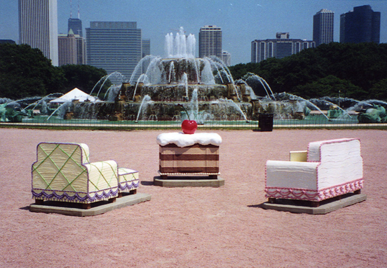  Sweet Suite, 2001 - Buckingham Fountain - Epoxy, fiberglass - Life size - Sponsored by Sara Lee Foundation and Chicago Cultural Center. 