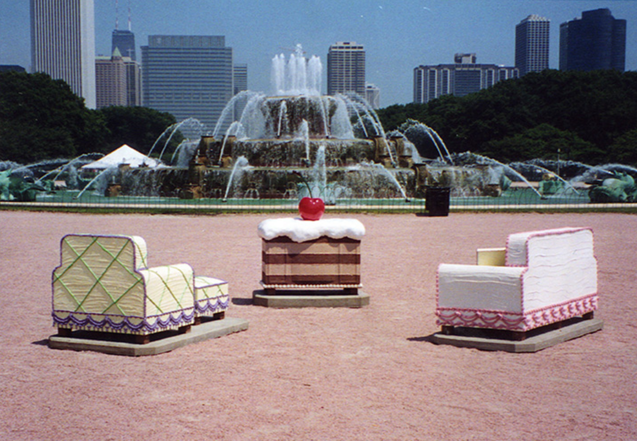 Sweet Suite, 2001 - Buckingham Fountain - Epoxy, fiberglass - Life size - Sponsored by Sara Lee Foundation and Chicago Cultural Center.