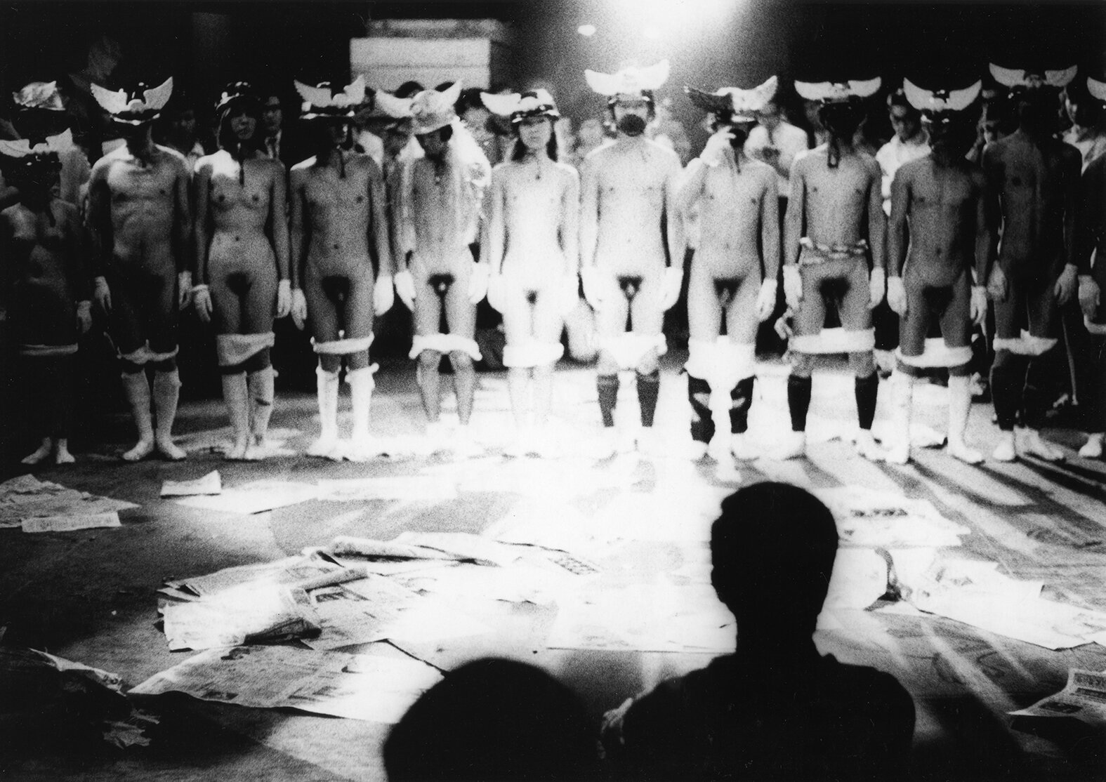  [fig. 9] 万博粉砕ブラック・フェスティバル（池袋アートシアター、1969年6月8日、撮影：北出幸男、©ゼロ次元・加藤好弘アーカイヴ） 