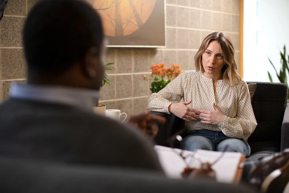 Mental Health_01_One on One_Therapist_280_cr2_120919.jpg