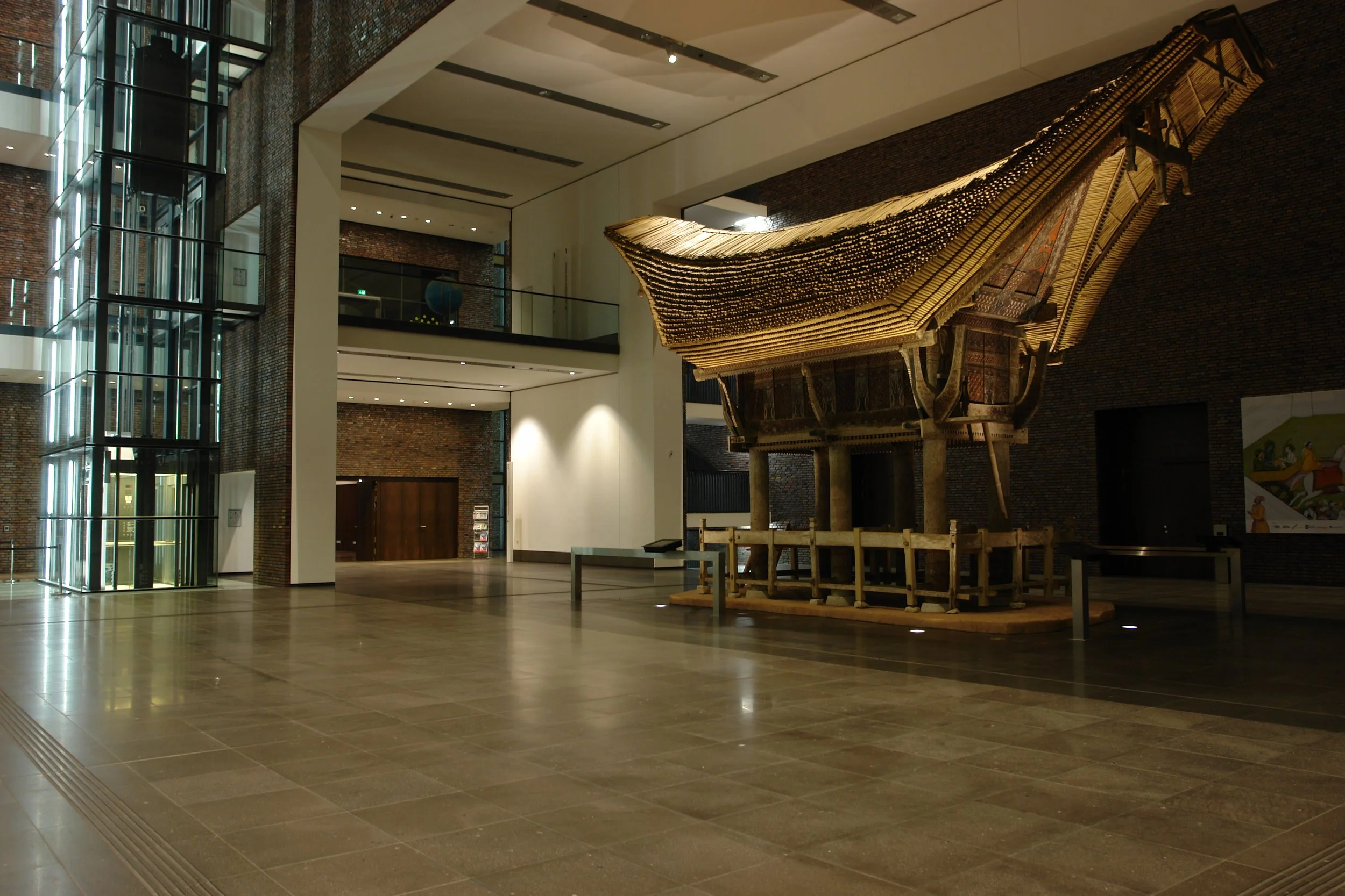 Foyer1.JPG