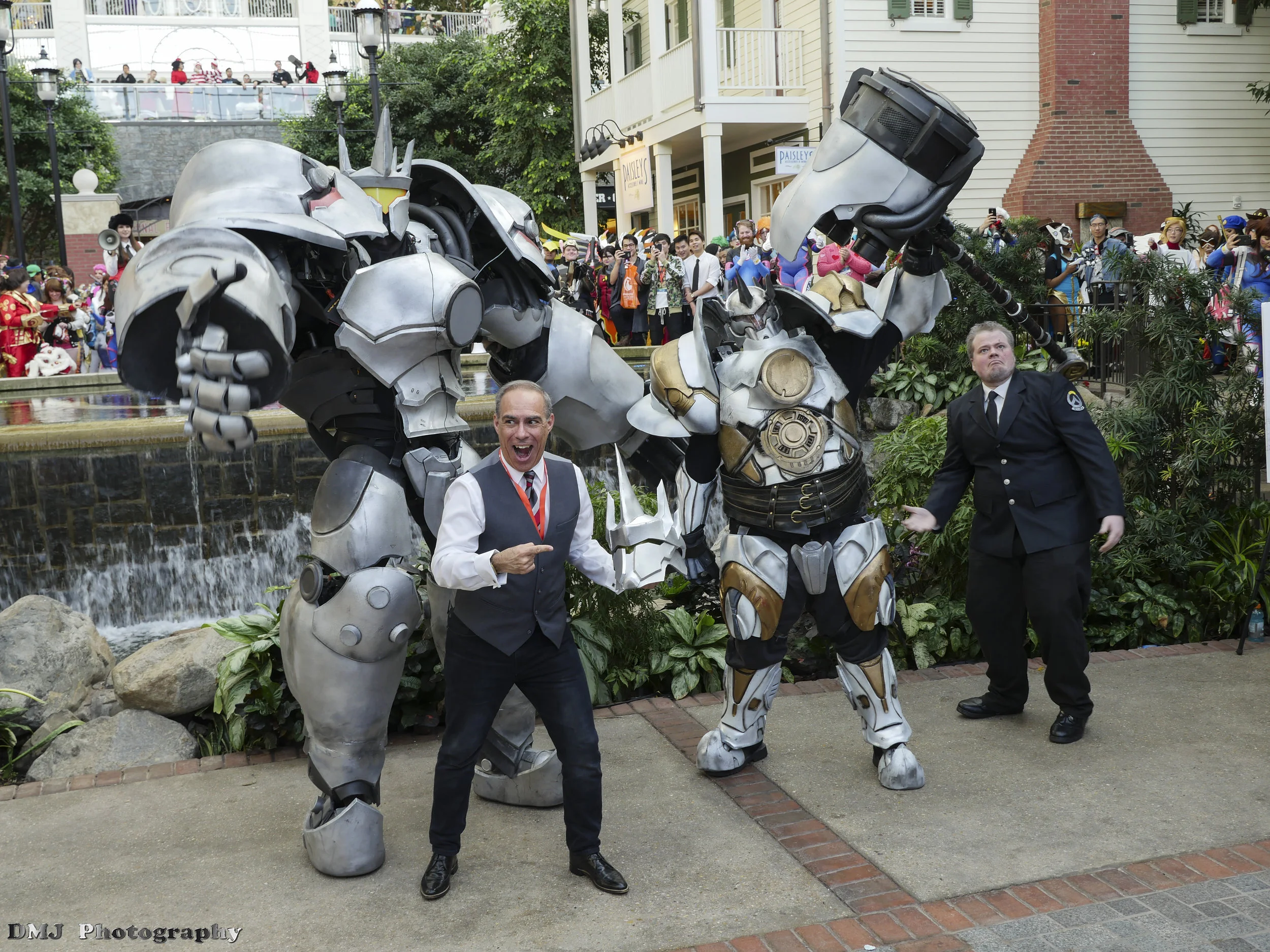 Voice Actor Darin De Paul at the Overwatch cosplay photoshoot