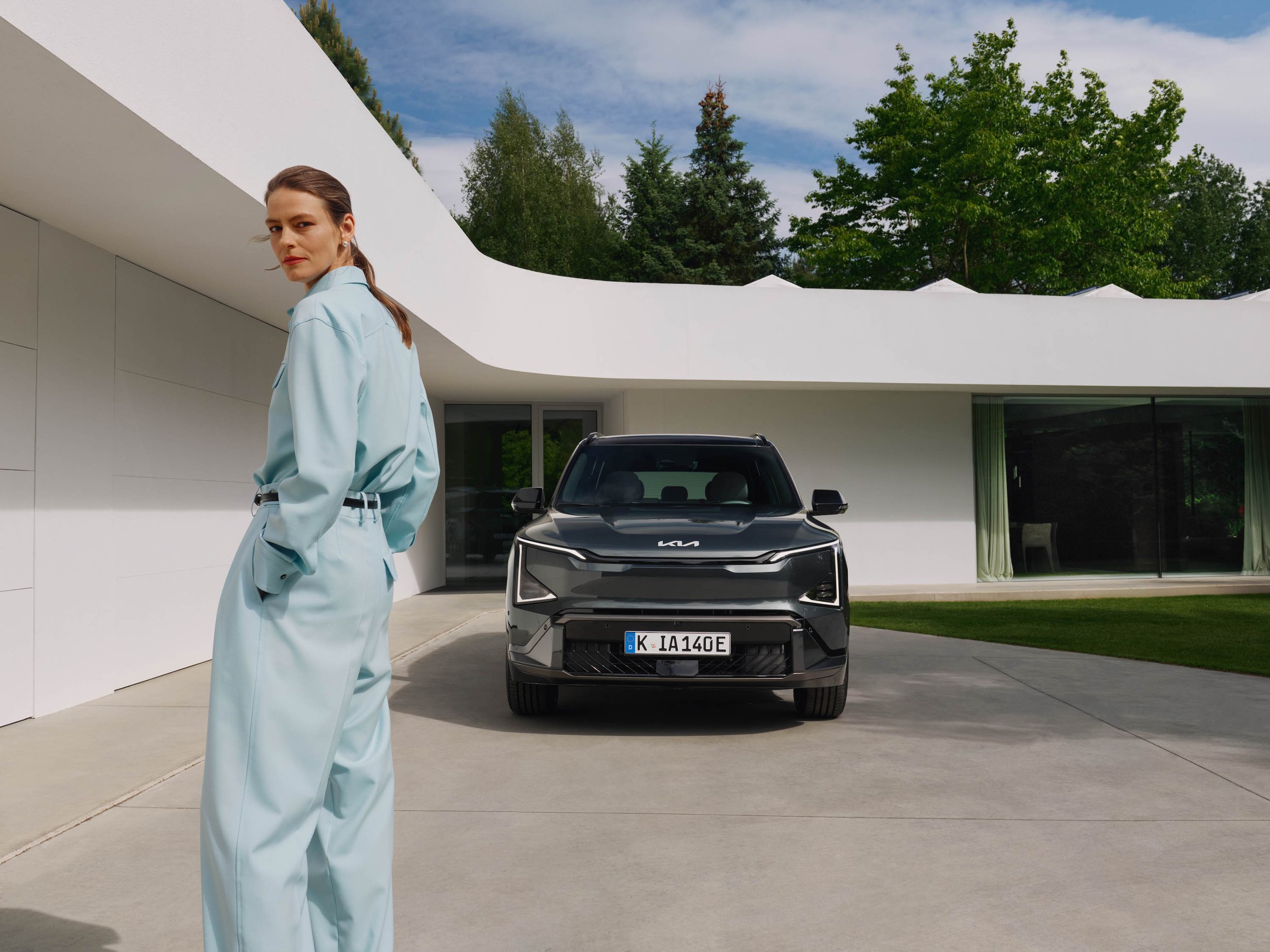 KIA_EV5_NA-LIFESTYLE_M14_GTL_FULL_FRONT_v03_sRGB Kopie.jpg