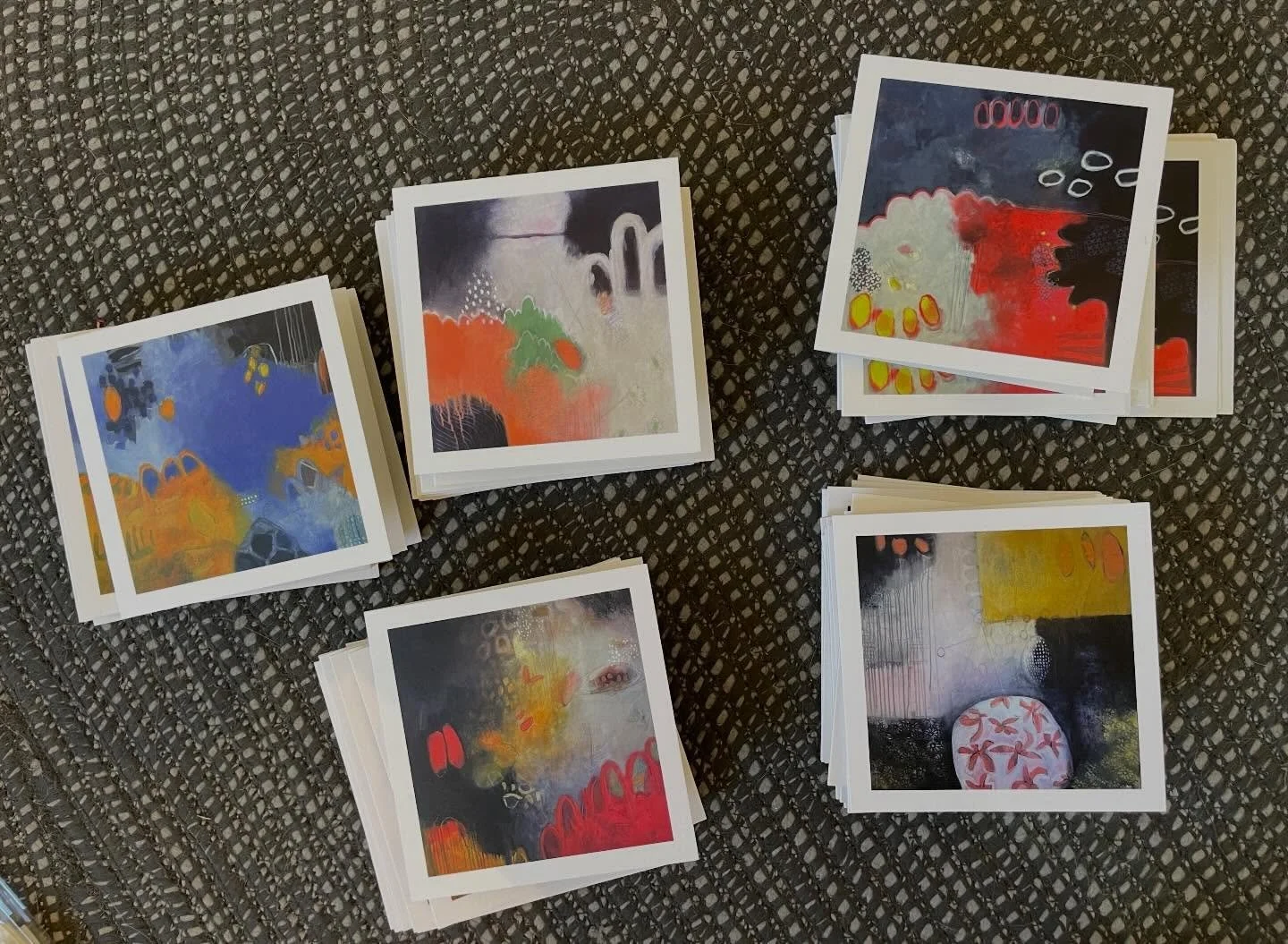 A selection of my cards are now at the Redstone General Store. Thanks for letting me display them there @redstonegeneralstore ! #redstoneco #crystalrivervalleyart #intuitivepainting #localart @alissadaviesart