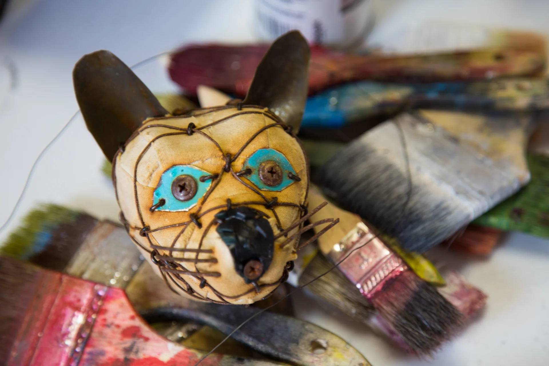 ... and a completed head, wrapped in wire that was then rusted, with Trish's brushes as a lovely backdrop!