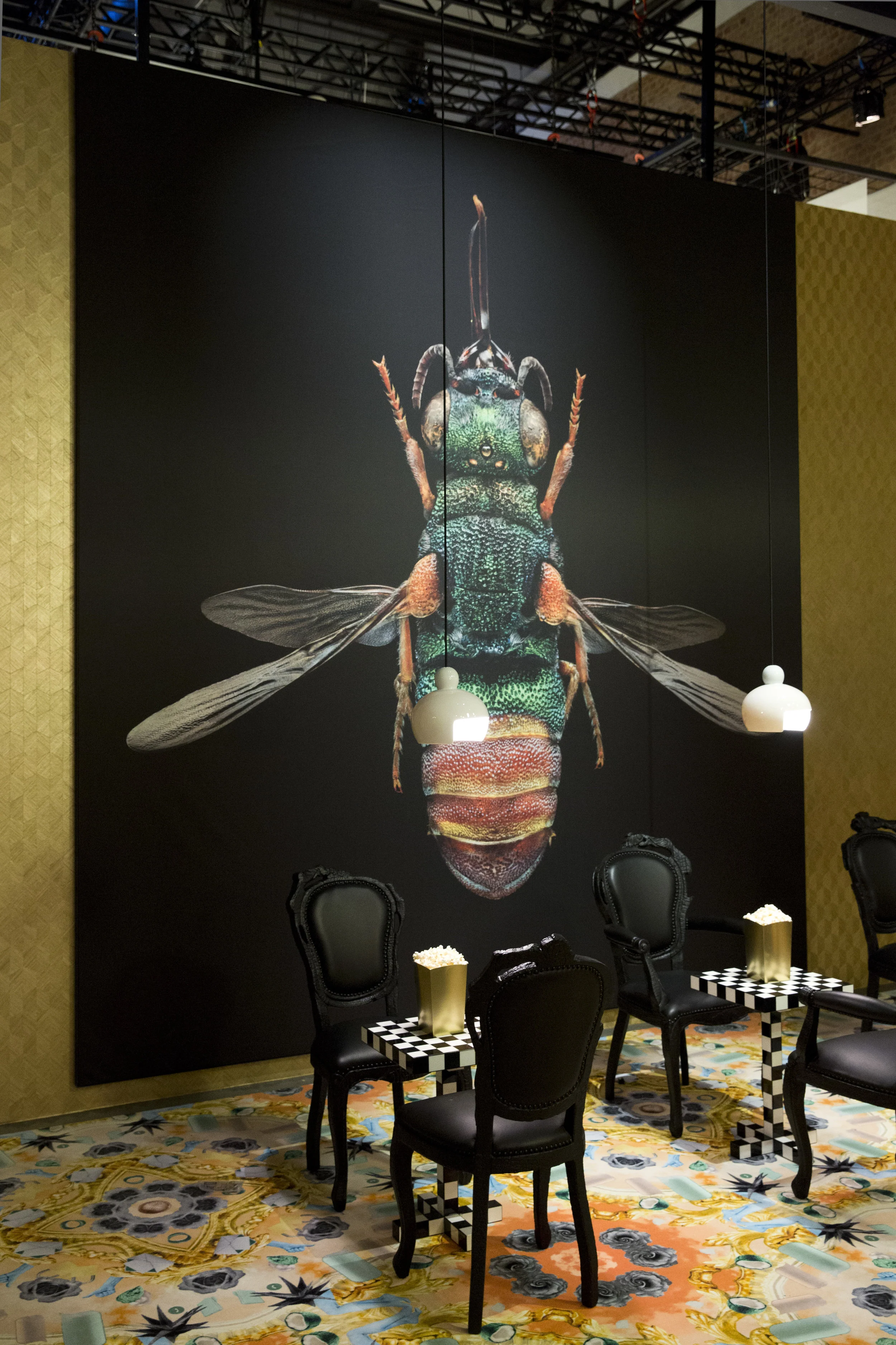 Moooi proudly presented Levon Biss’ Microsculpture photography. Printed larger than life, his images prove that no detail is ever too small, and that even the tiniest elements can have a dramatic impact. 