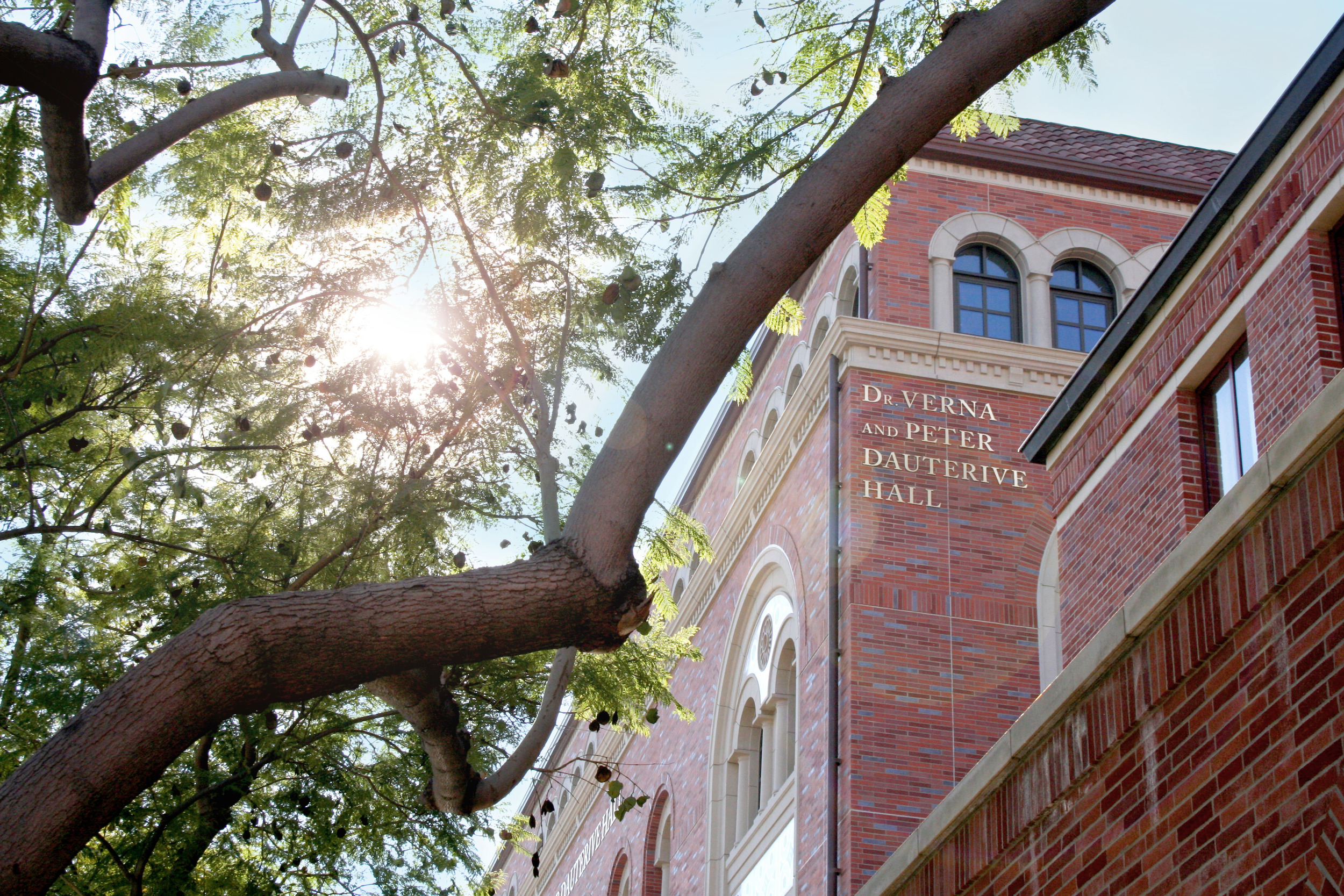University of Southern California - Dr. Verna & Peter Dauterive Hall