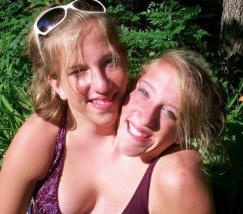 Abby & Brittany' series premiere: 2 Girls, 1 Bod