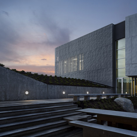 dezeen_US-Land-Port-of-Entry-in-Calais-by-Robert-Siegel-Architects_2.jpg