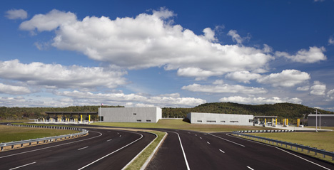 dezeen_US-Land-Port-of-Entry-in-Calais-by-Robert-Siegel-Architects_4.jpg