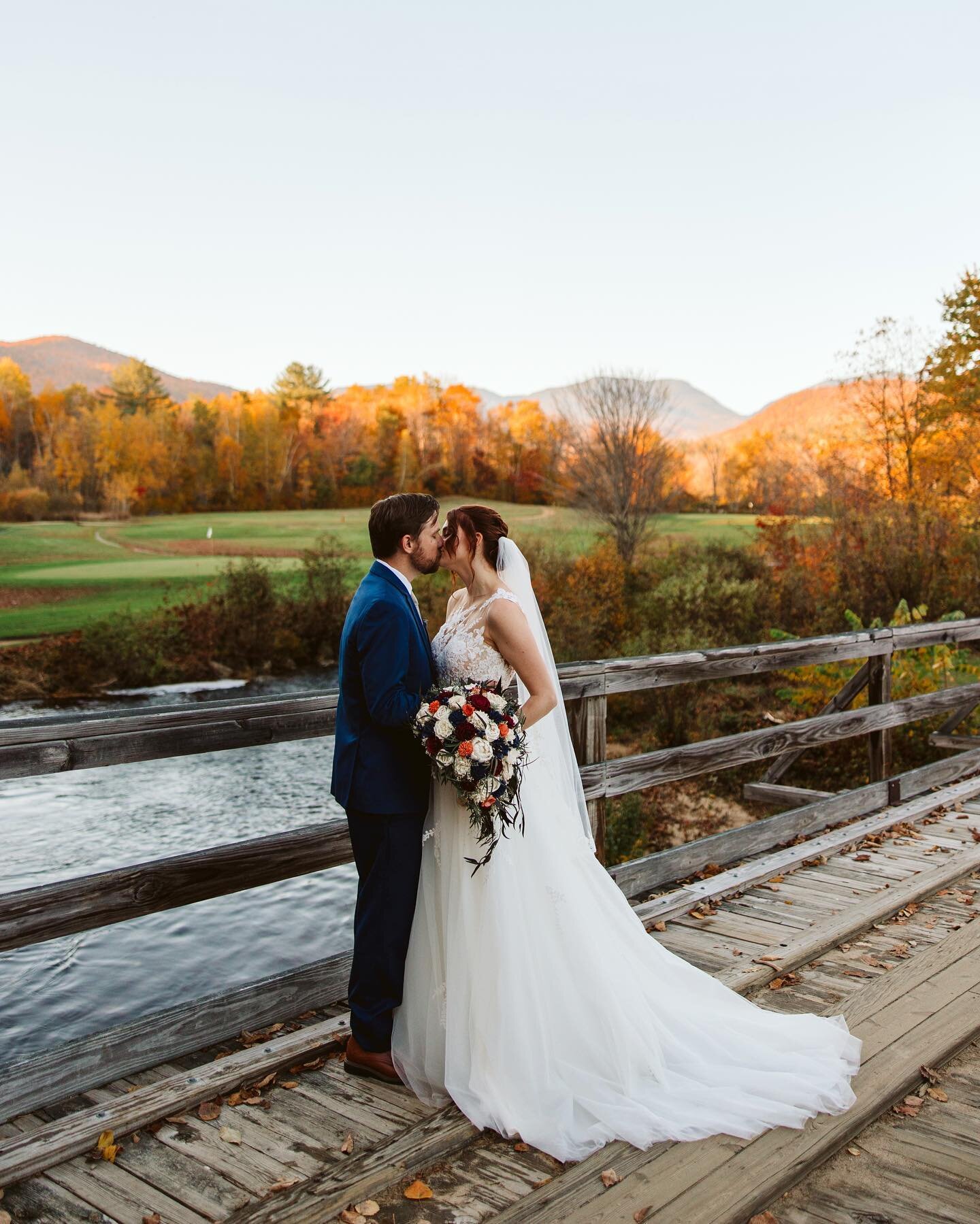 NH pulled out all the stops for these two yesterday 🍁🍂😍✨ 
&bull;
&bull;
&bull;
#capjoyphoto #capjoy #newhampshirephotographer #nhphotographer #portraitphotography #capjoyweddings #nhweddingphotographer #newenglandphotographer #darling #thatsdarlin