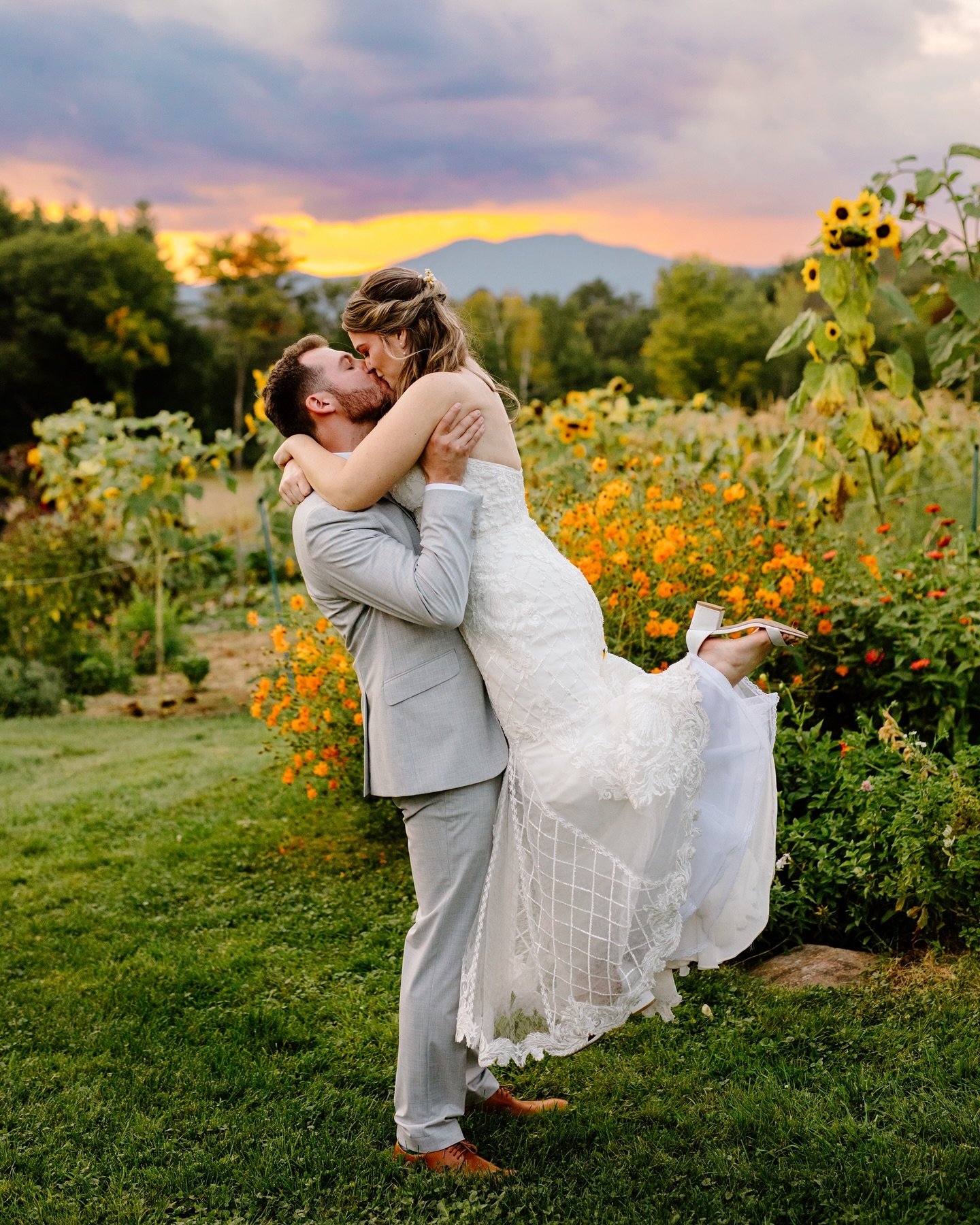MR &amp; MRS ANDREWS 🤍🔥😍
Such a beautiful day celebrating these two at @moodymountainfarm 
.
.
.
.
.
 #newhampshire #nhphotographer #weddingphotography #maweddingphotographer #newenglandwedding #newenglandweddingphotographer
 #capjoy #capjoyphoto