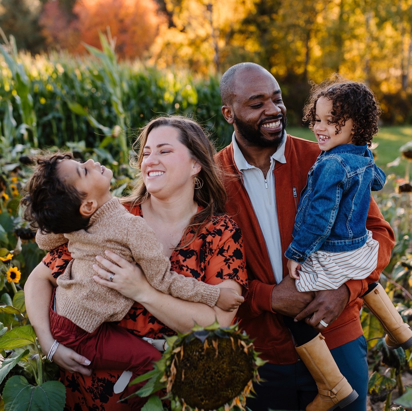 How lucky am I to get to take photos of such beautiful families 🥹 feels like I was just taking some engagement photos for Aubrey and Alfred, and five years later in the same spot, I&rsquo;m taking photos of them plus two! 🤍
&bull;
&bull;
&bull;
&bu