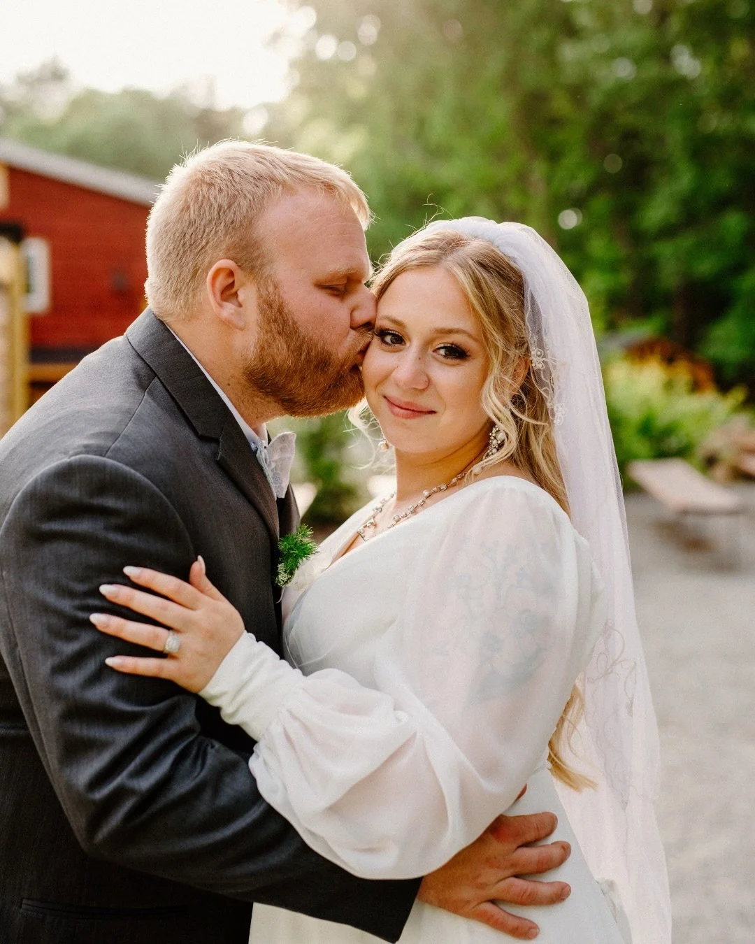 Today&rsquo;s beautiful weather has me reminiscing about sweet spring wedding days 🫶🏼

Venue: @evergreen.farms2022 
Videographer: @lighthousevideoproductions 
DJ: @dj_pix40

Wedding photographer, New Hampshire wedding photographer, New England wedd