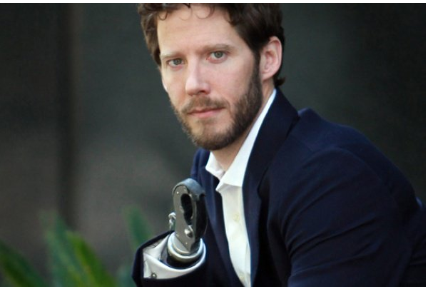 After six days trapped under an 800-pound boulder, climber Aron Ralston cut off his own right hand with a multitool and repelled himself to safety. 