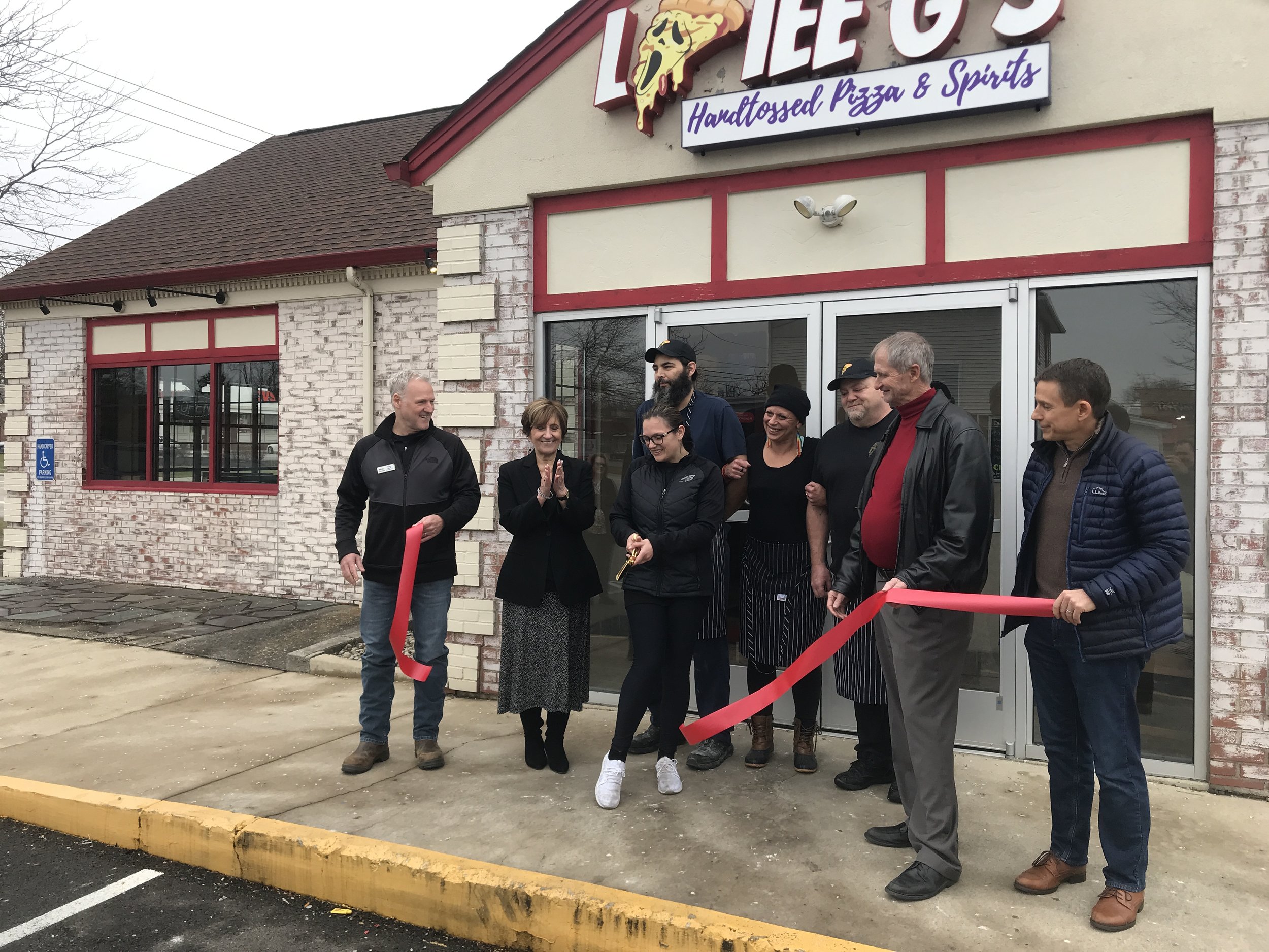 Loiee G's Pizza Ribbon Cutting 1-8-24.JPG