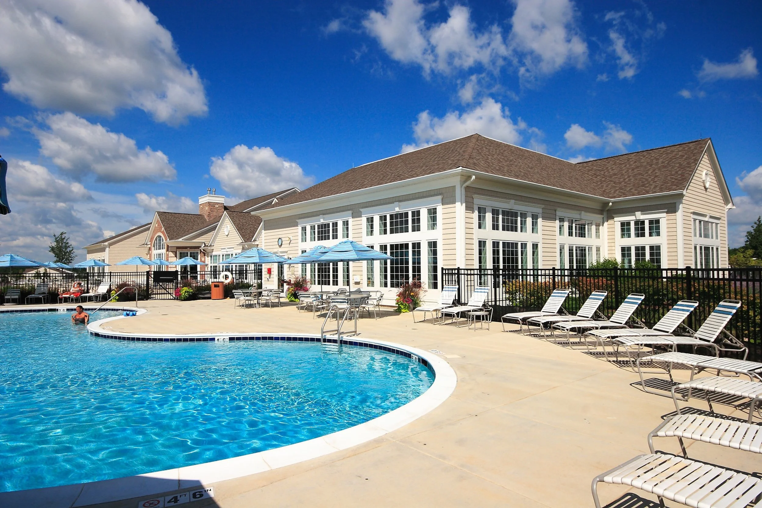 Grand Dominion_Ext0003.JPG