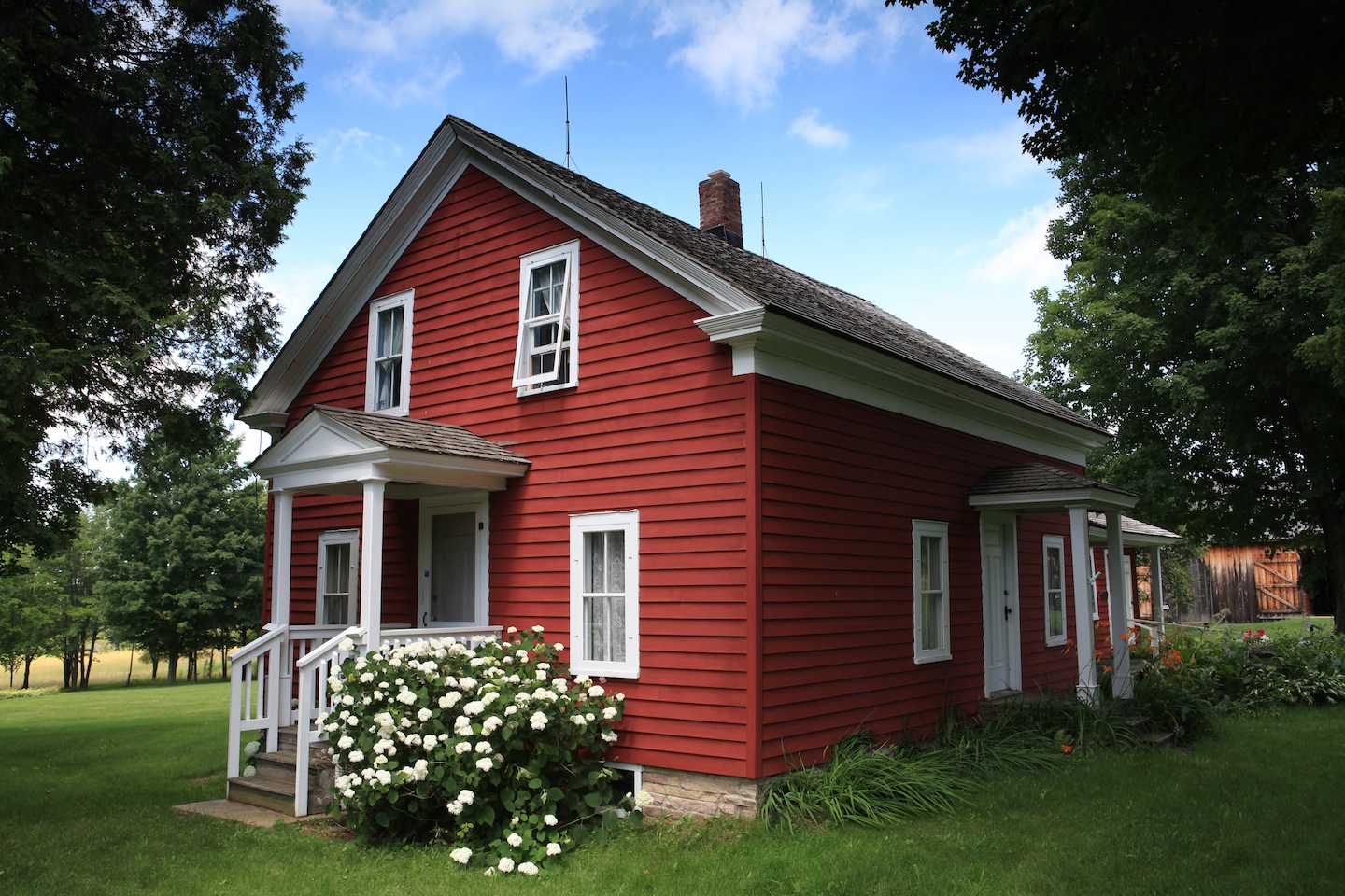 The front of the Wilder Homestead. Remember when Almanzo and Royal had to chase Lucy the pig through the snowball bushes?