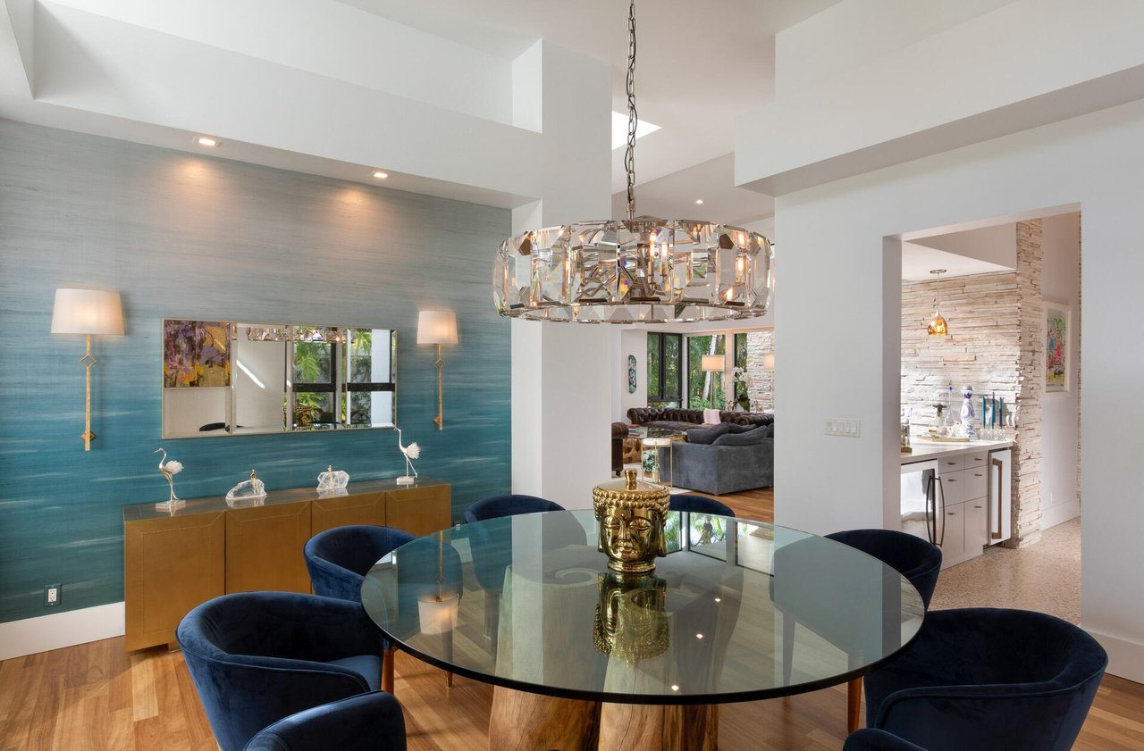 BOLD &amp; BALANCED MODERN