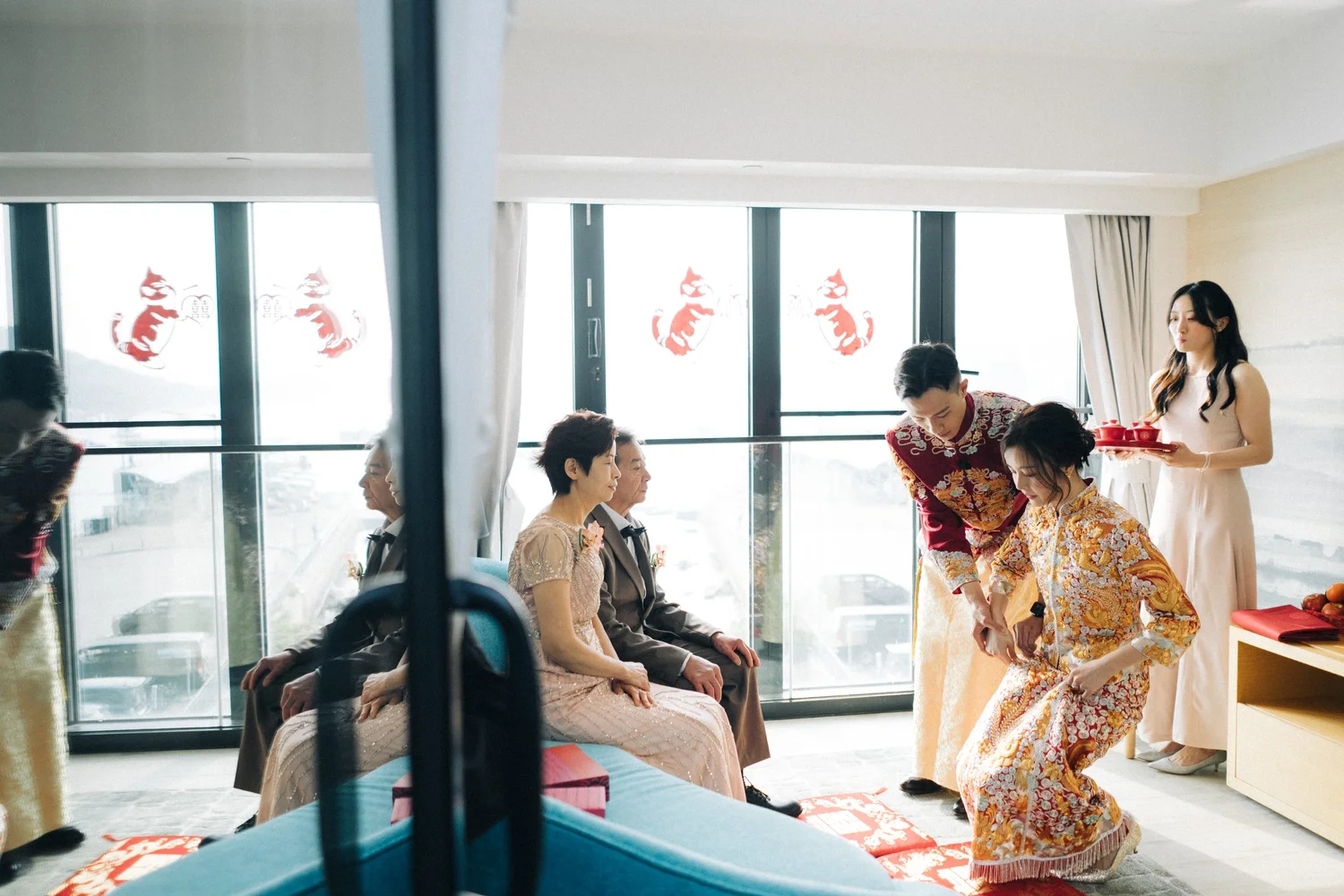 白沙灣 The Pier Hotel 窗邊敬茶,玻璃倒影映出親友身影