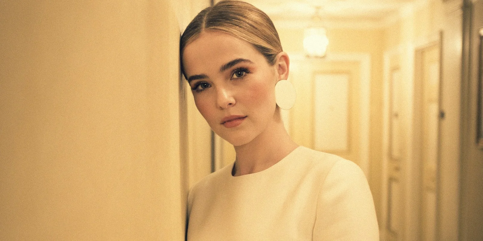 Zoey Deutch Used to Raid Her Mother's Closet for Vintage Comme des Garçons
