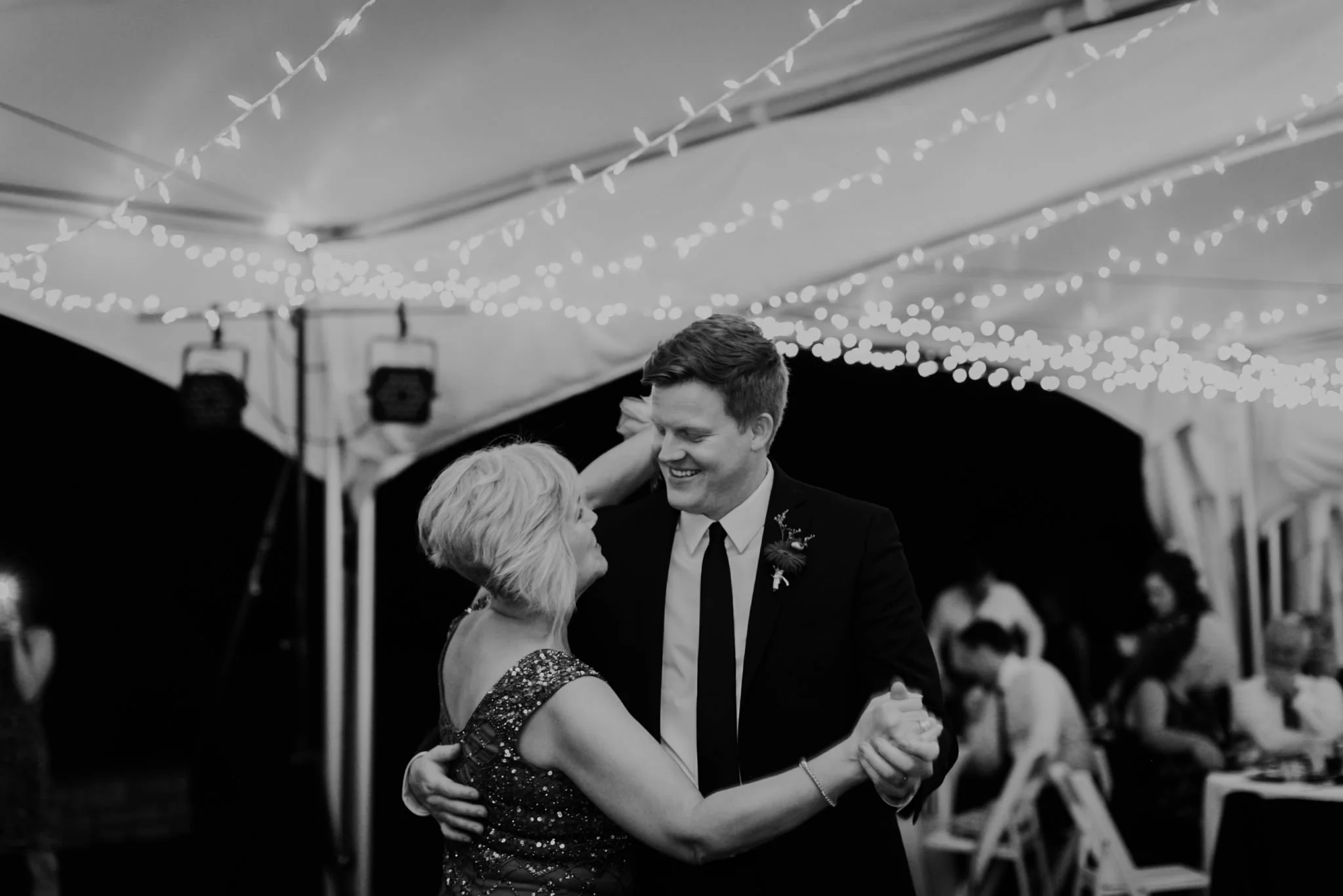 17-09-15 Lindsey and Brandon Wedding Edited-909_WEB.jpg