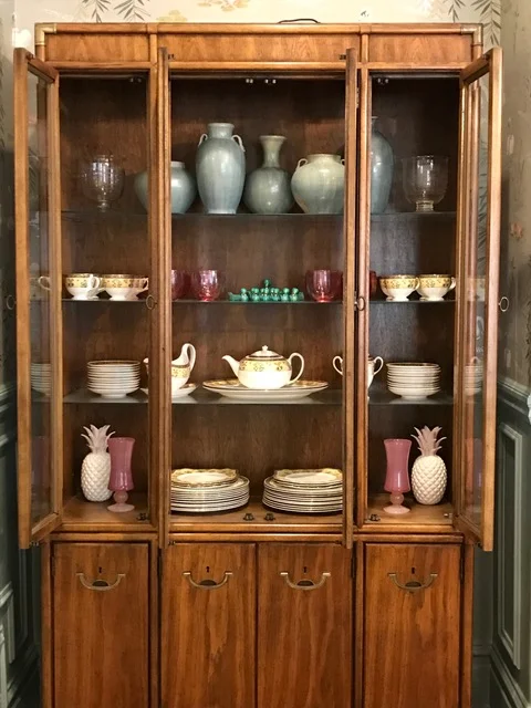 Everyone loves a good "shelfie" -- especially when it involves beautiful china! If only everyone could style cabinets as well as our talented Maria...