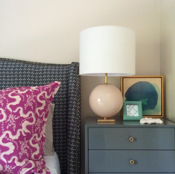 But, with or without a lamp, one thing is always for sure: picture frames without photos are a must. 