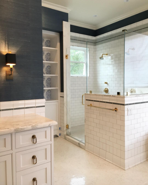 Subway tiles looking so much cleaner in a bathroom than in a subway station. 