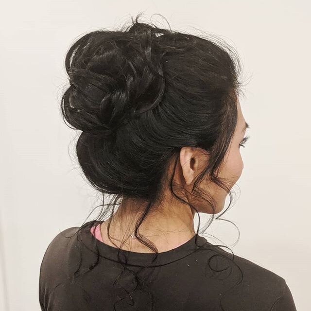 It's official: High updos are back in style and I'm not mad about it one bit. 😊
.
.
.
#bellinghamweddings #weddinghair #bridalhair #bridesmaidhair #pnwwedding #lairmontmanor #weddinghairstyle #bridalbeauty #hairideas #vancouverhairstylist #brockhous