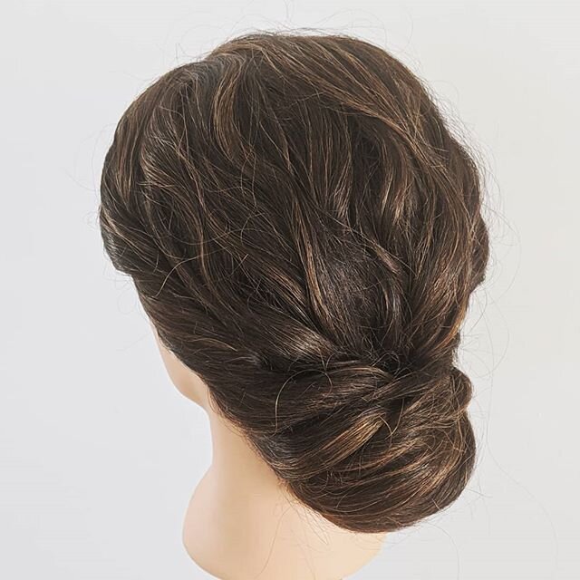 Today's practice. 🐩
.
.
.
#bellinghamweddings #weddinghair #bridalhair #bridesmaidhair #pnwwedding #lairmontmanor #weddinghairstyle #bridalbeauty #hairideas #vancouverhairstylist #brockhouserestaurant #vancouverwedding #updo #updoideas #seattleweddi