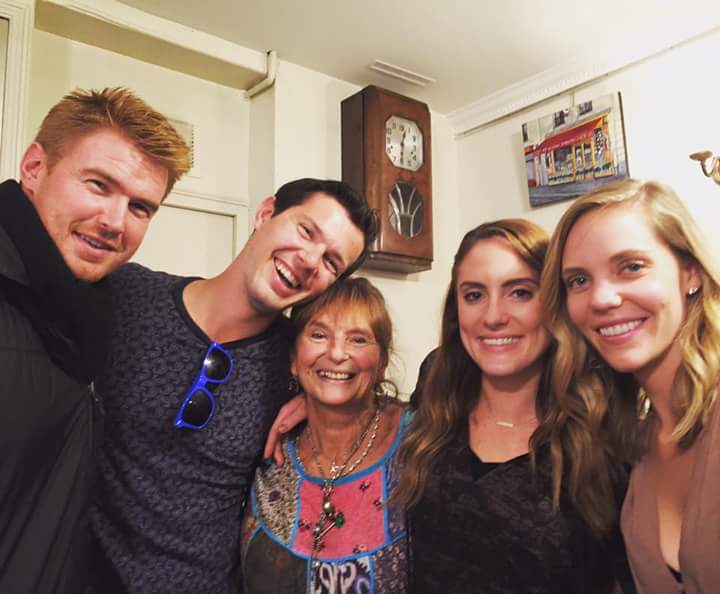 Left to Right: Aaron (Katie's friend from down unda), Me, Minelle (our charming performer), Katie, Kristen