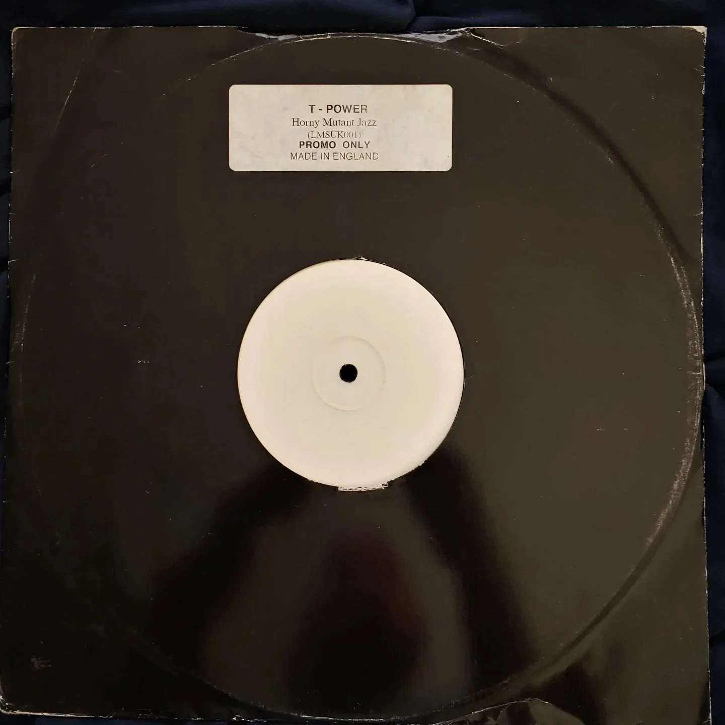 Such a crucial tune... Jazzy, floaty, beautiful. The serenity of the liquid sounds to come, but with a sublime urgency to it. The essence of music at this time... Futuristic, contemplative, vital. An absolute must.