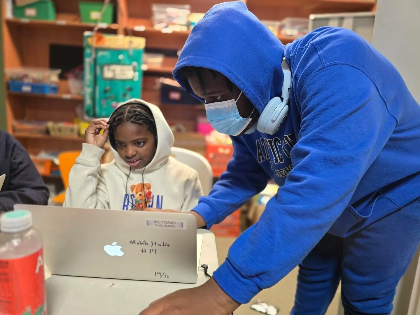 Beyond the Bars visits Tree House Books

This week, Beyond the Bars, visited Tree House Books to discuss how musical engineers make tracks. After a short introduction,  students tried their hands at making their own beats. It seems we have some music