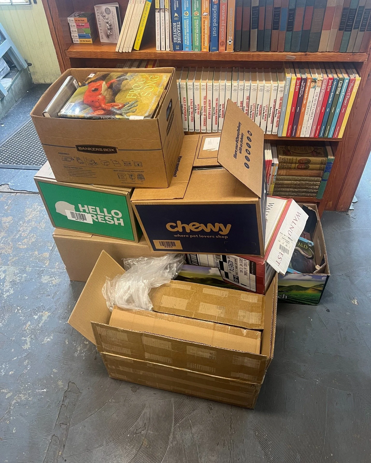 Thank you to one of our regular book donors Liad who drop these off today! Liad has donated over 300 books to our Giving Library this year alone... Be like Liad 🤗

#legacybuilder #donorspotlight #treehousebooks #northphilly