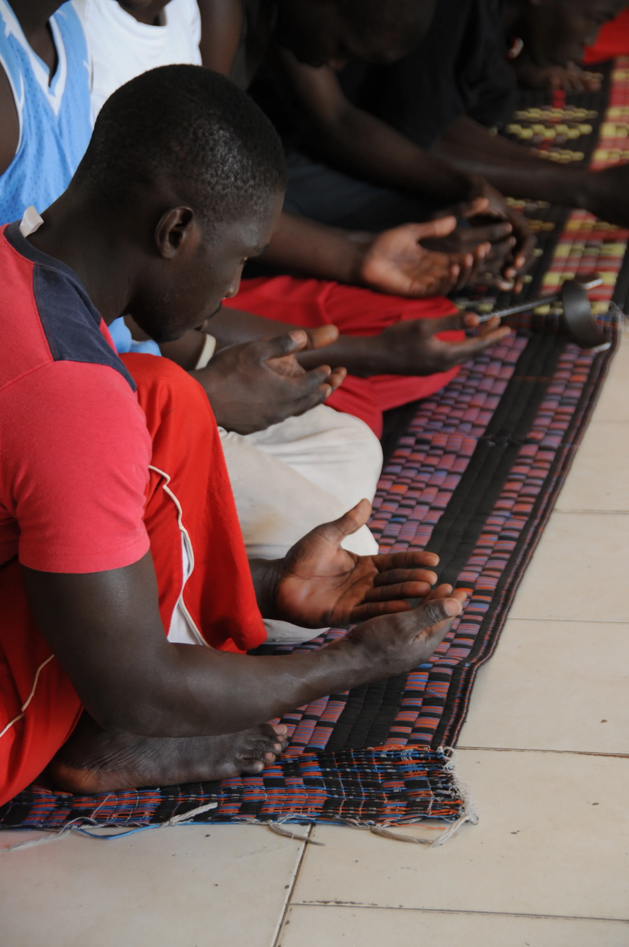  Faye lost the use of his legs when he was six-years old. He contracted polios, and he says his mother took him to the hospital where they gave him shots. After the shots. The shots made the polio better, but afterward he lost the use of his legs. 
