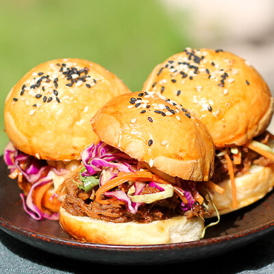 MINI PULLED PORK BURGERS