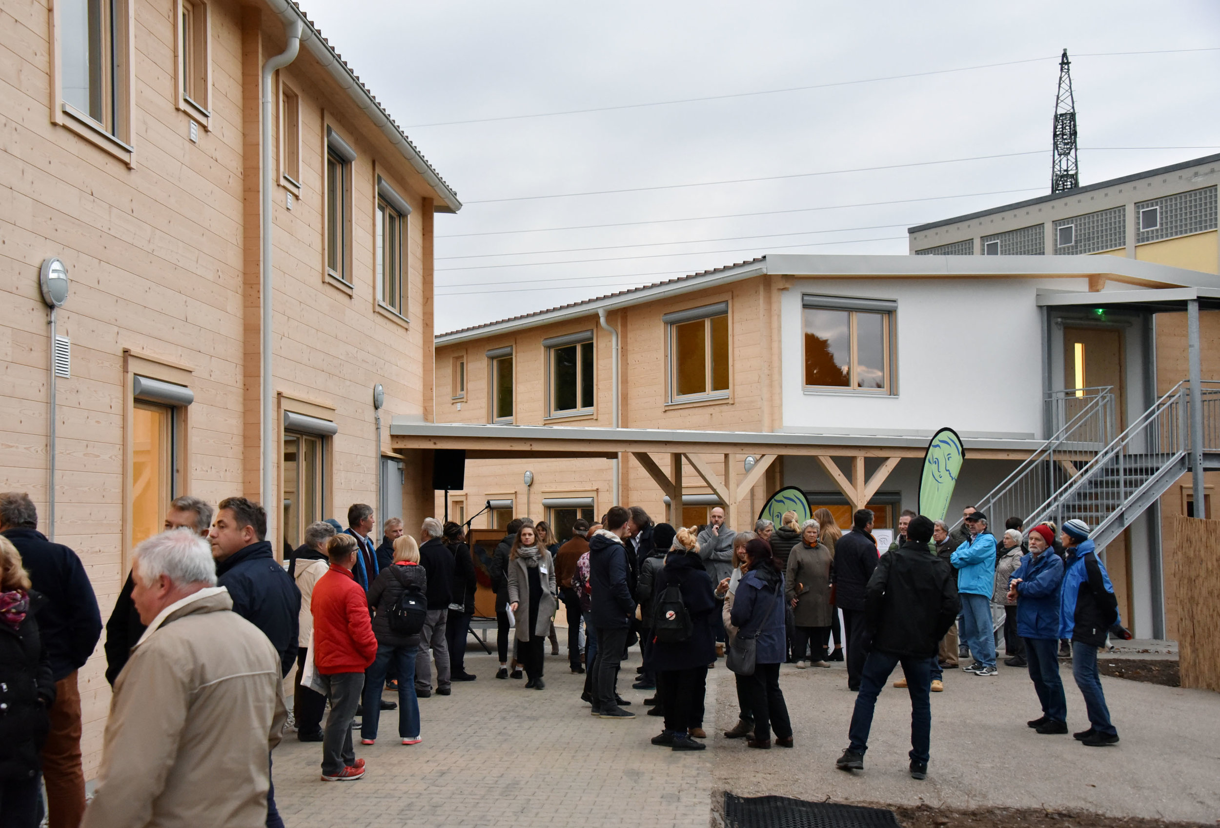 Insgesamt 175 Personen finden eine Bleibe in der neuen Unterkunft in der Bauhofstraße. (Foto: Gerald Förtsch)