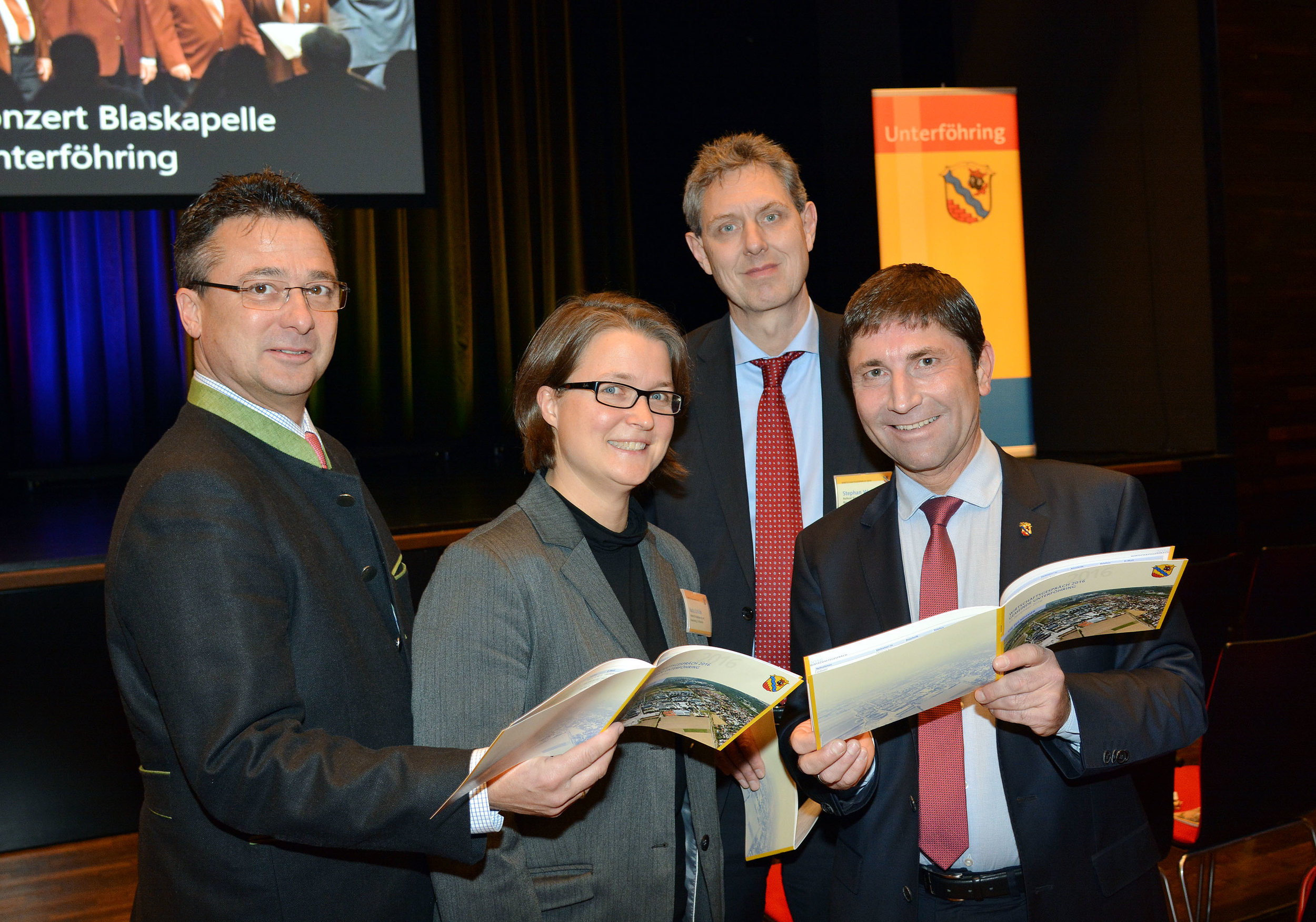 Beim Wirtschaftsgespräch: Der Unterföhringer Bürgermeister Andreas Kemmelmeyer, Baudirektorin Karla Schilde und Leitender Verwaltungsdirektor Stephan Wolf von der Stadt München sowie Stefan Schnabel, Vorsitzender des Gewerbevereins Unterföhring.