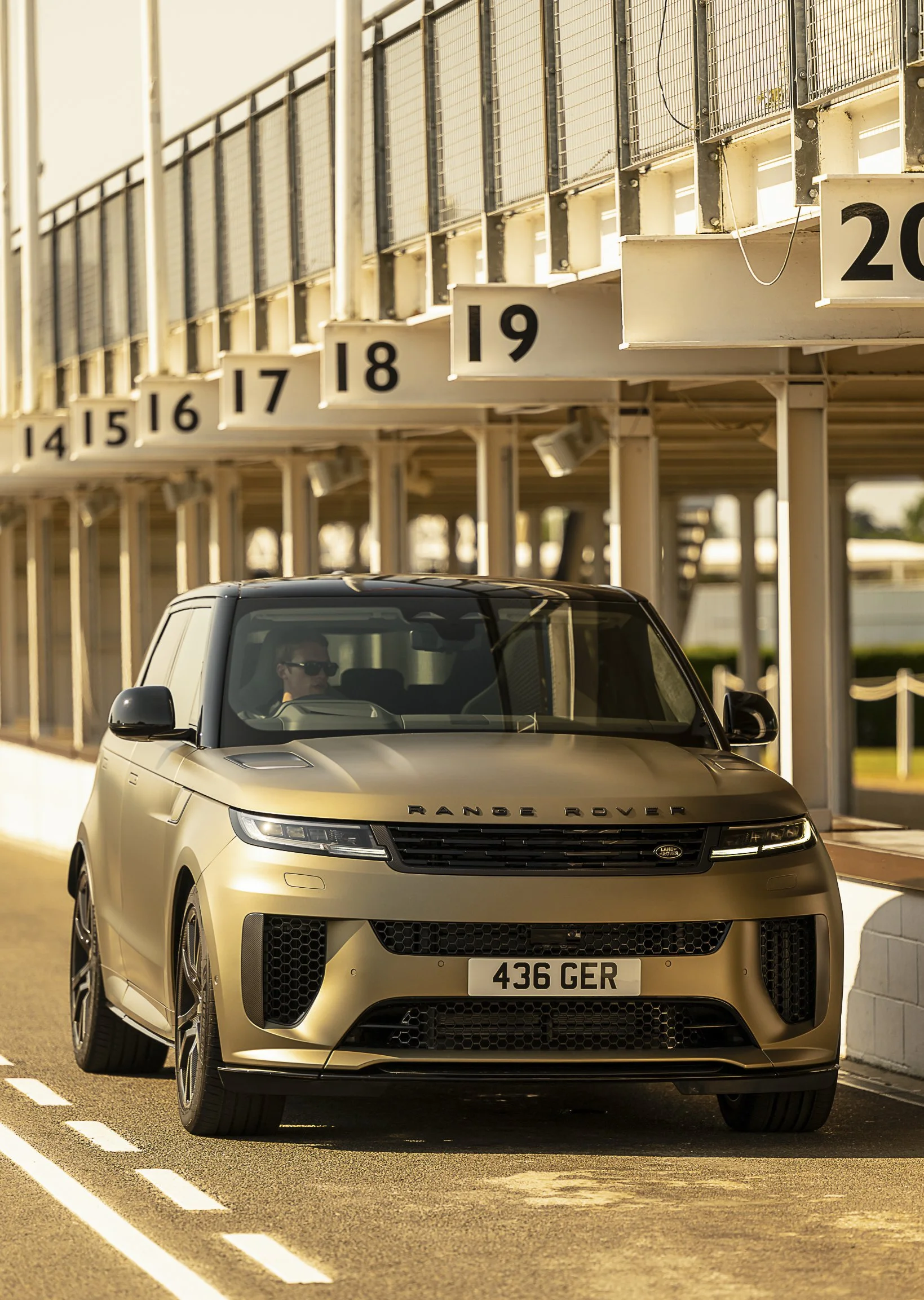 Land Rover-04.jpg